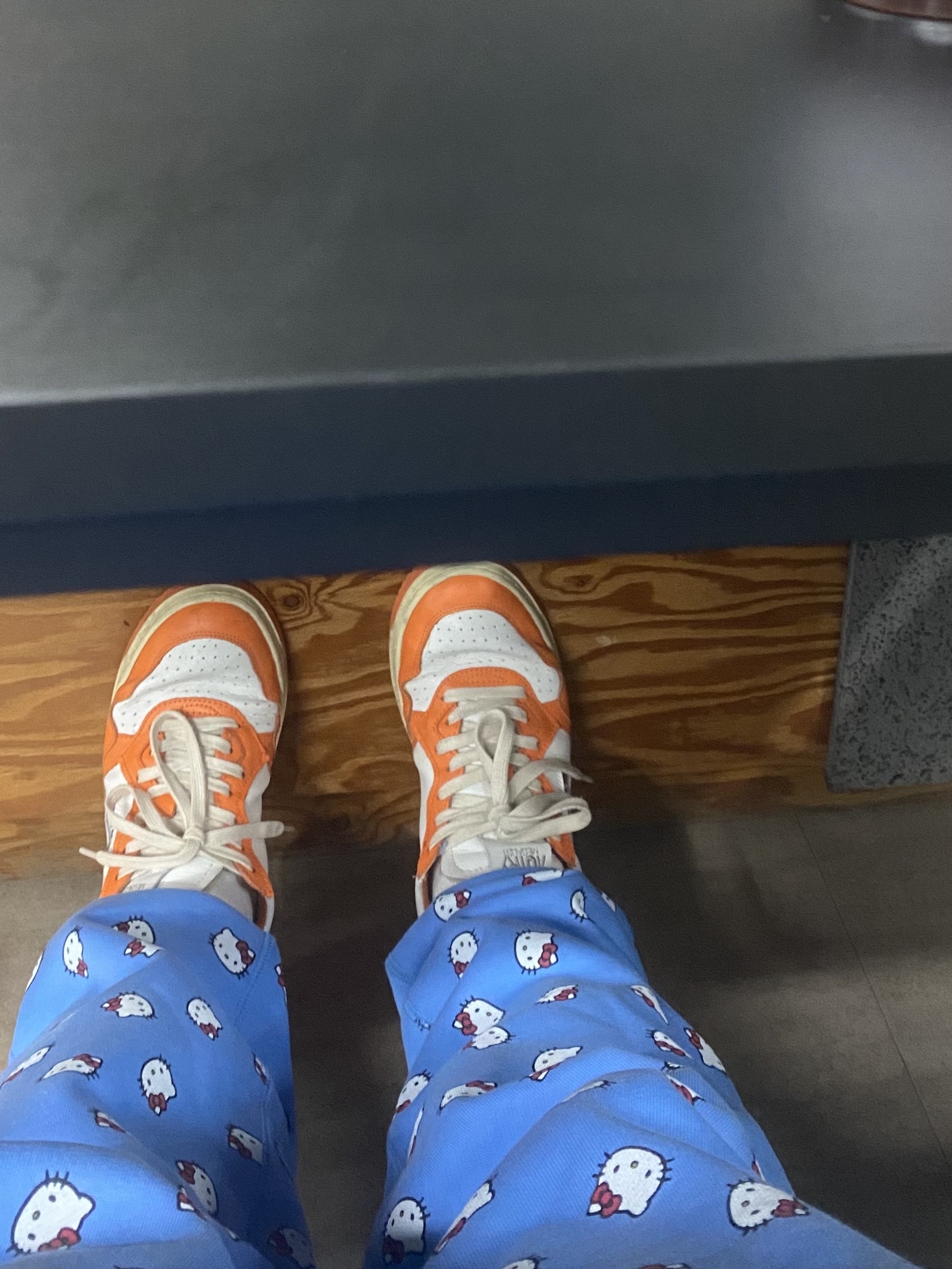 Adidas x YNuK Adimatic Mid Grey Core Black, Nike x Off-White Air Rubber Dunk University Gold 착용 스타일 - 9