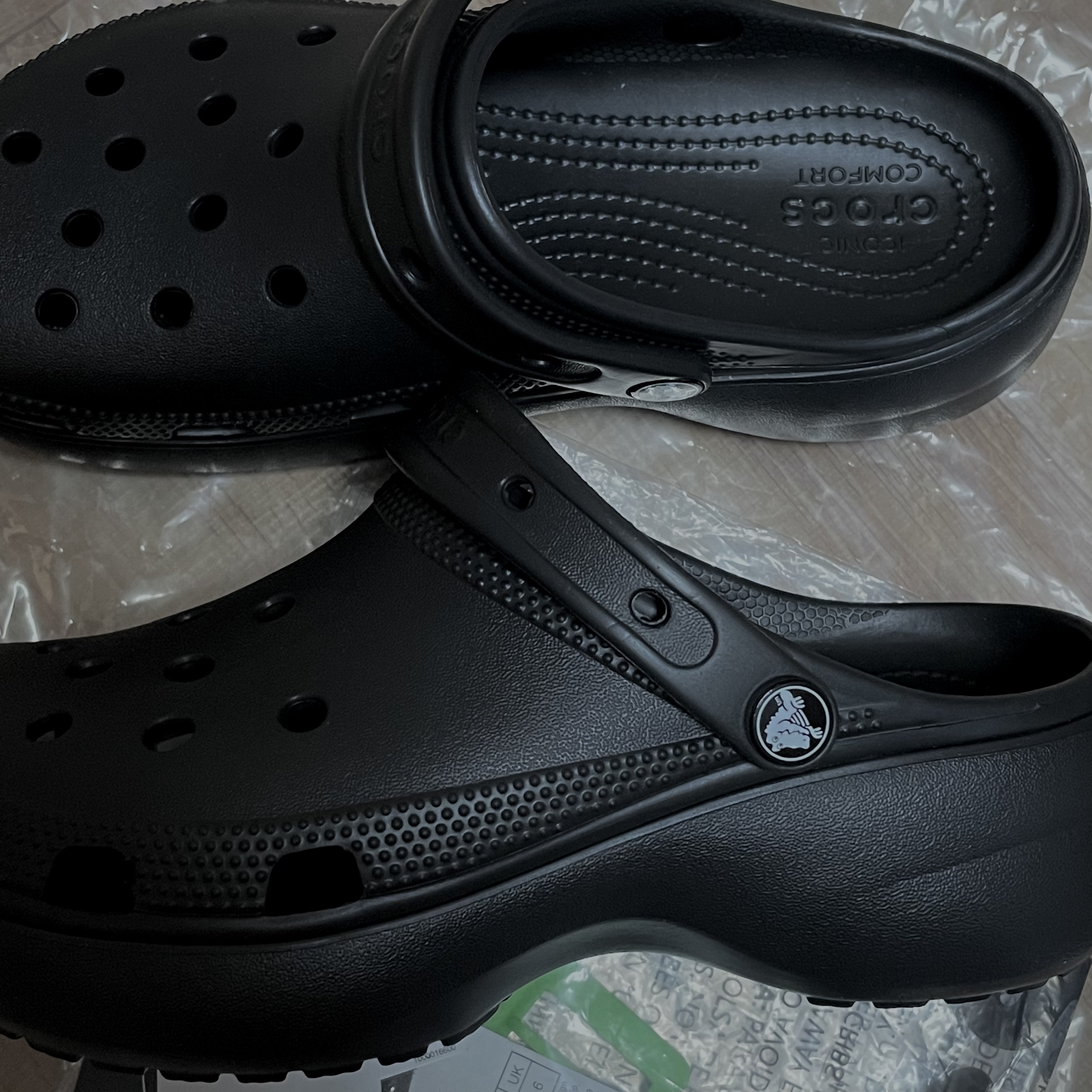 (W) Crocs Classic Platform Clog Black 착용 스타일