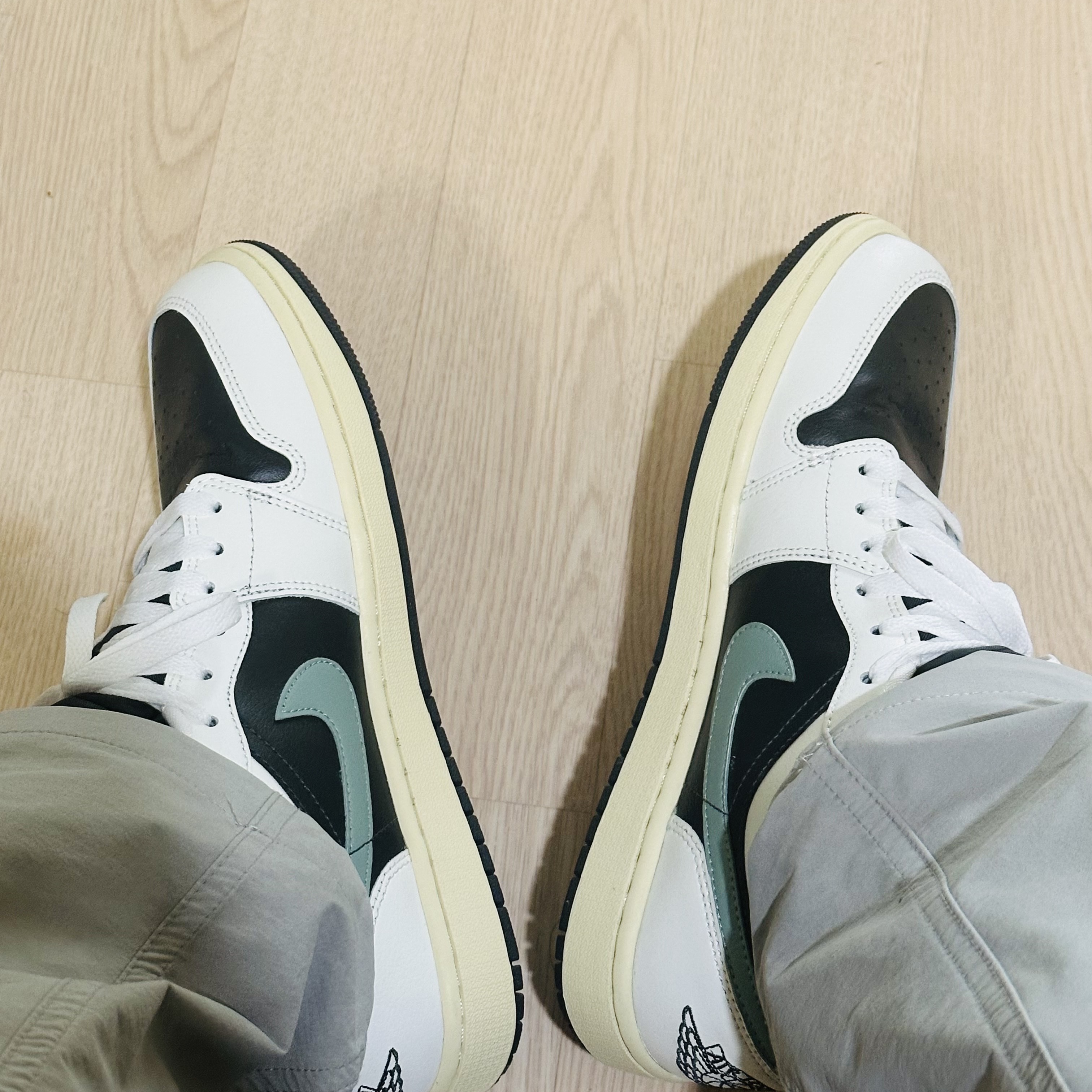 (W) Jordan 1 Low Anthracite Sail 착용 스타일