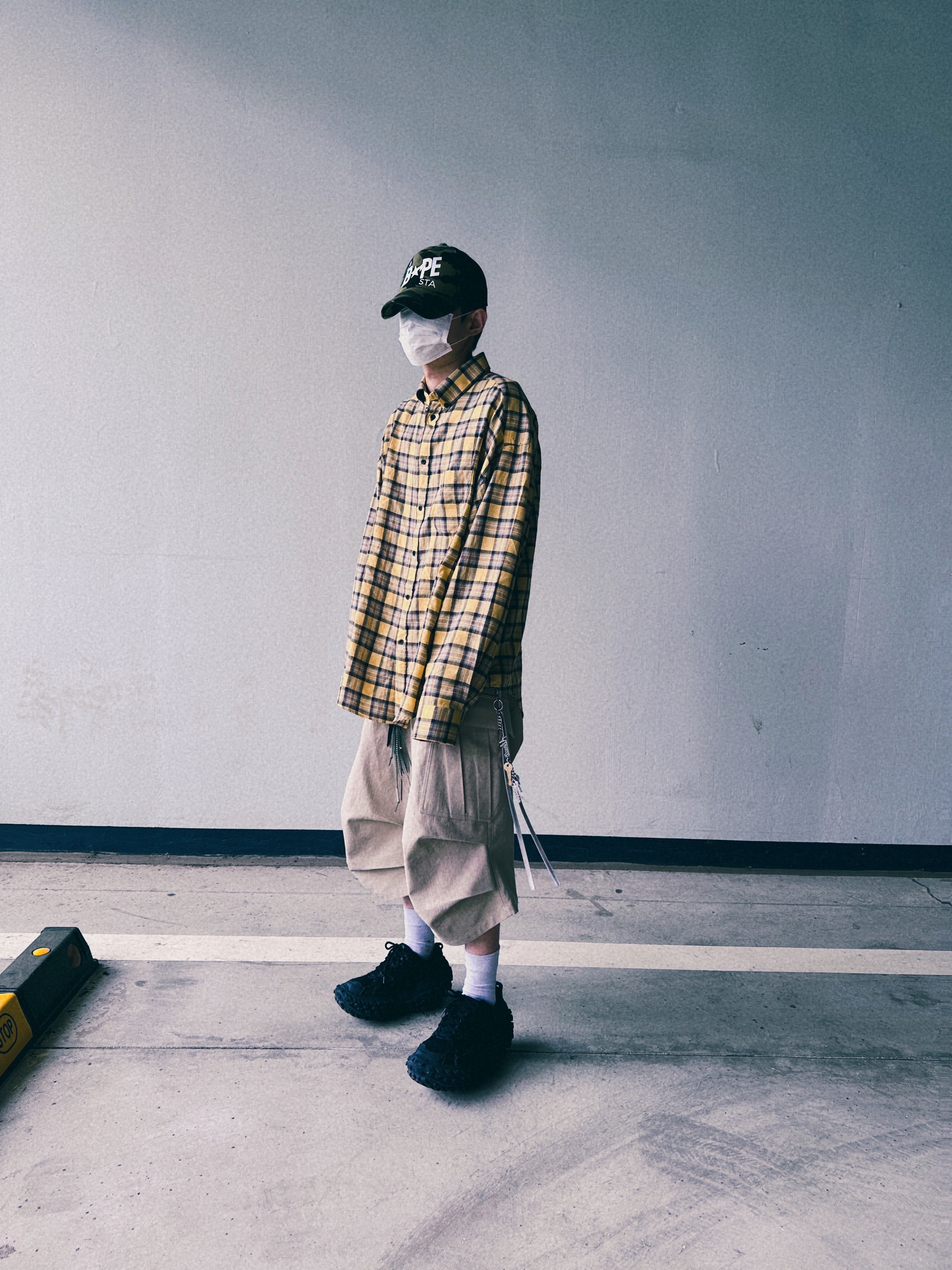 Nonnod Side Cargo Shorts Beige 착용 스타일 - 4