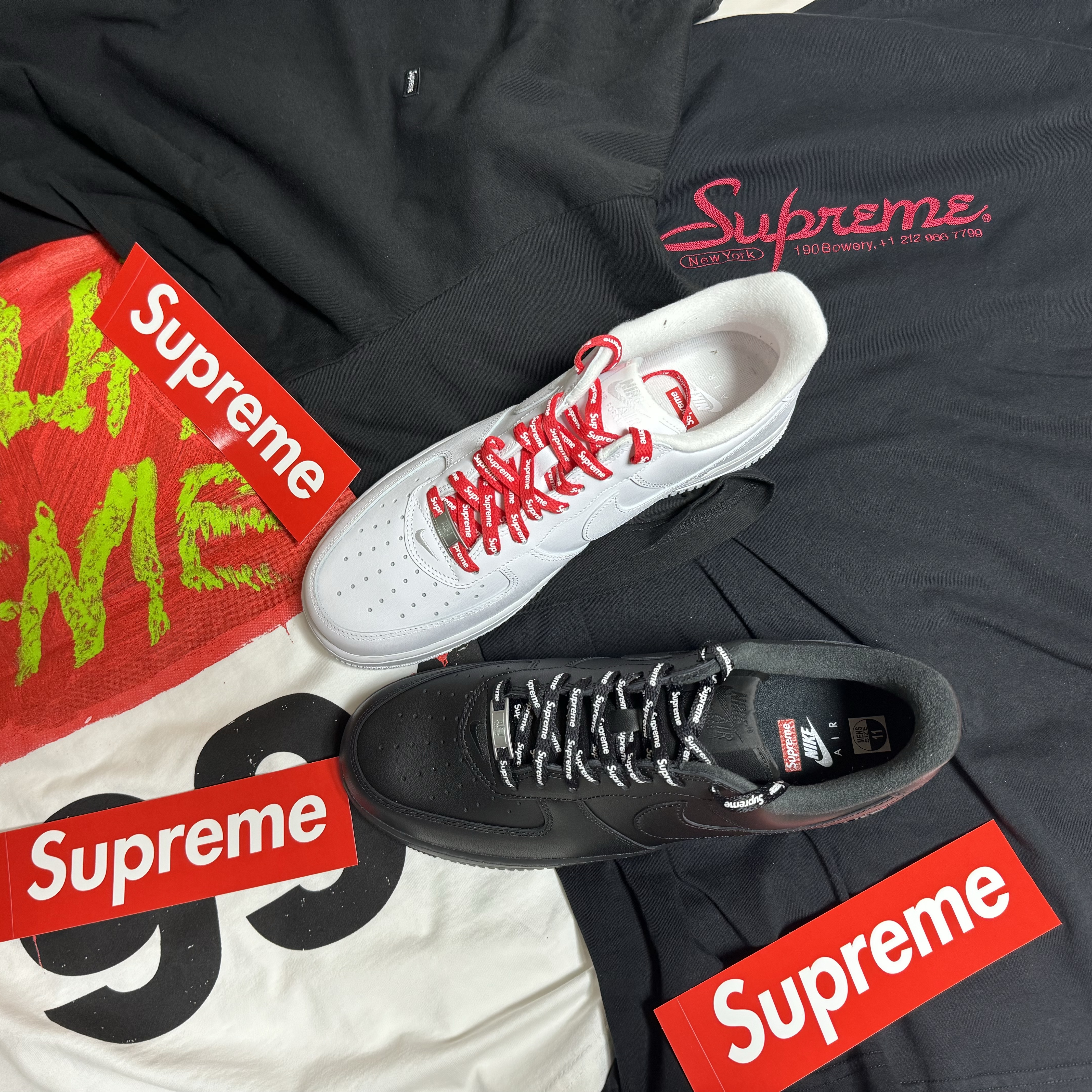Nike x Supreme Air Force 1 Low White, Nike x Supreme Air Force 1 Low Black 착용 스타일