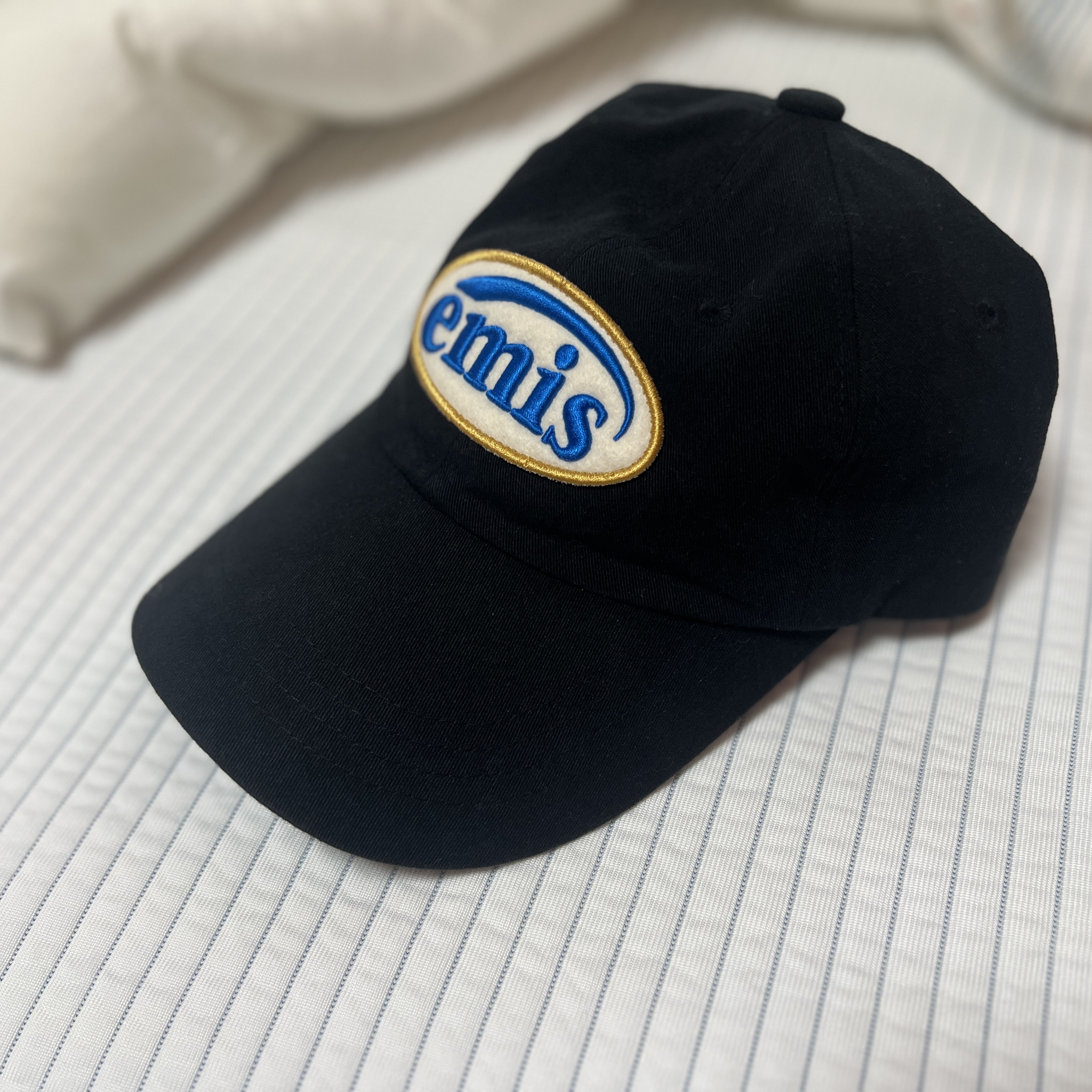 Emis Wappen Ball Cap Black 착용 스타일