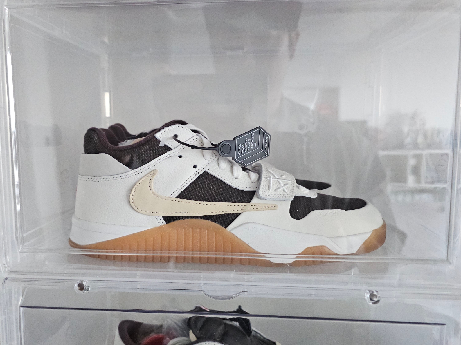 Jordan x Travis Scott Jumpman Jack TR Sail and Dark Mocha 착용 스타일
