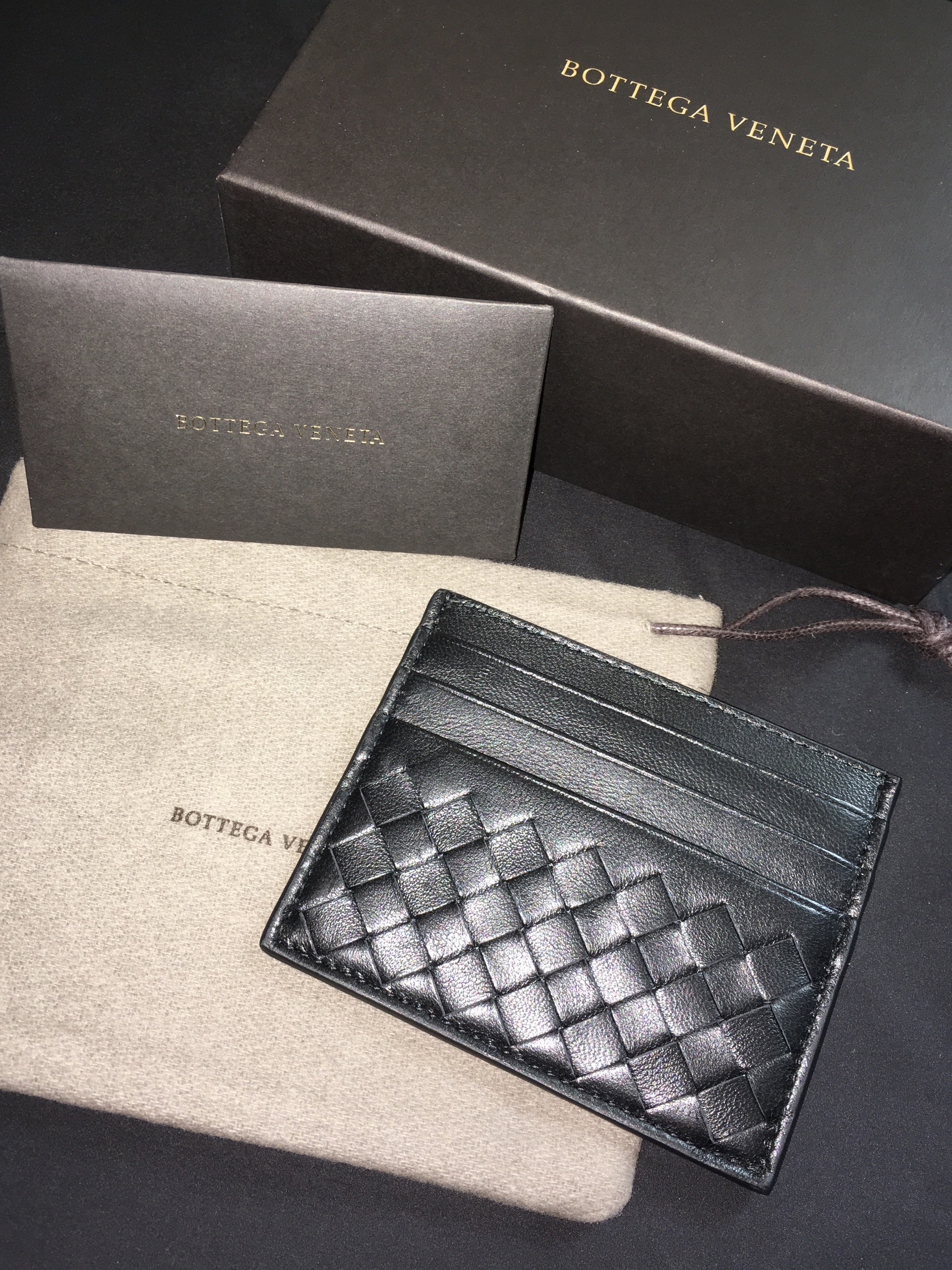 Bottega Veneta Credit Card Case Black 착용 스타일 - 1