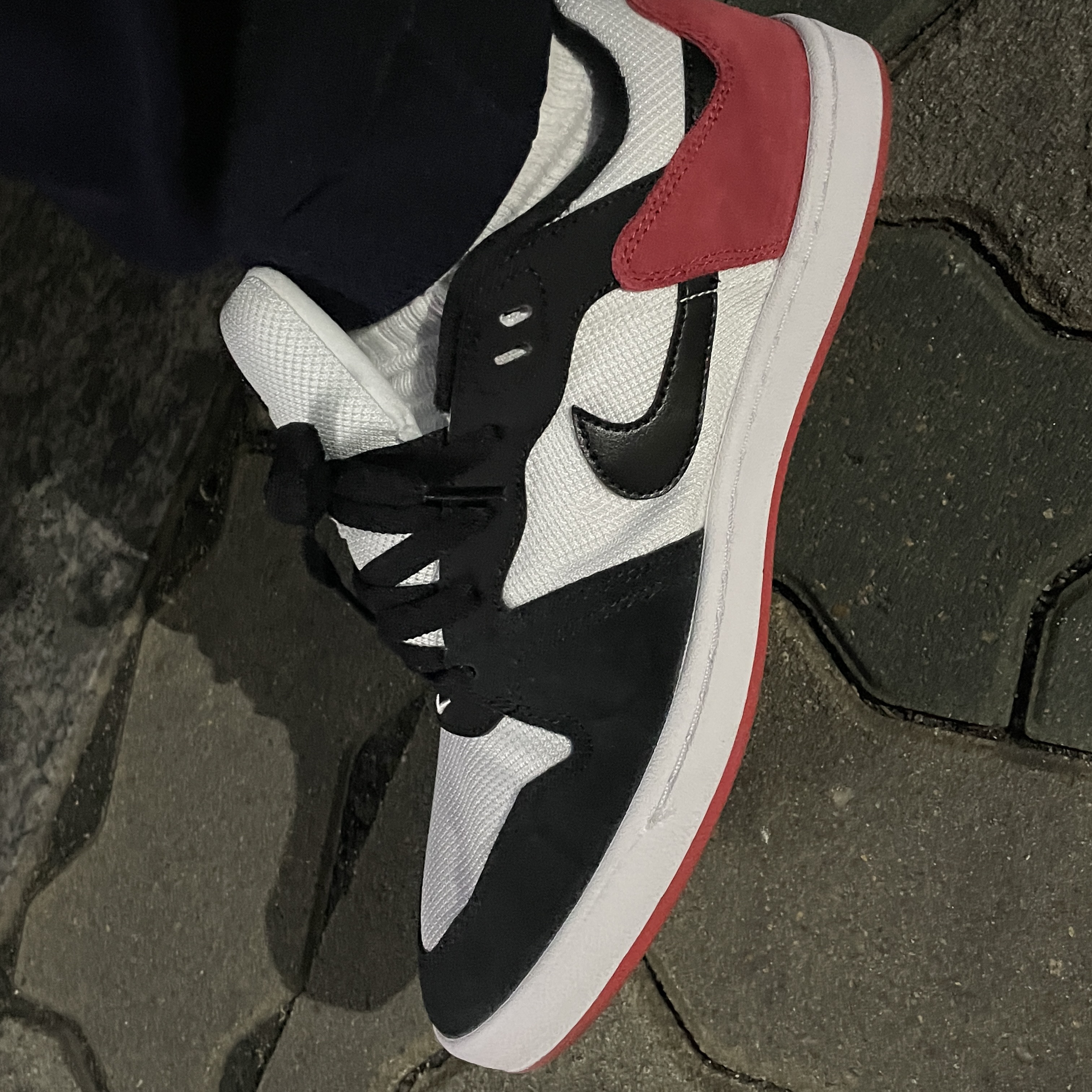 Nike SB Alleyoop University Red 착용 스타일