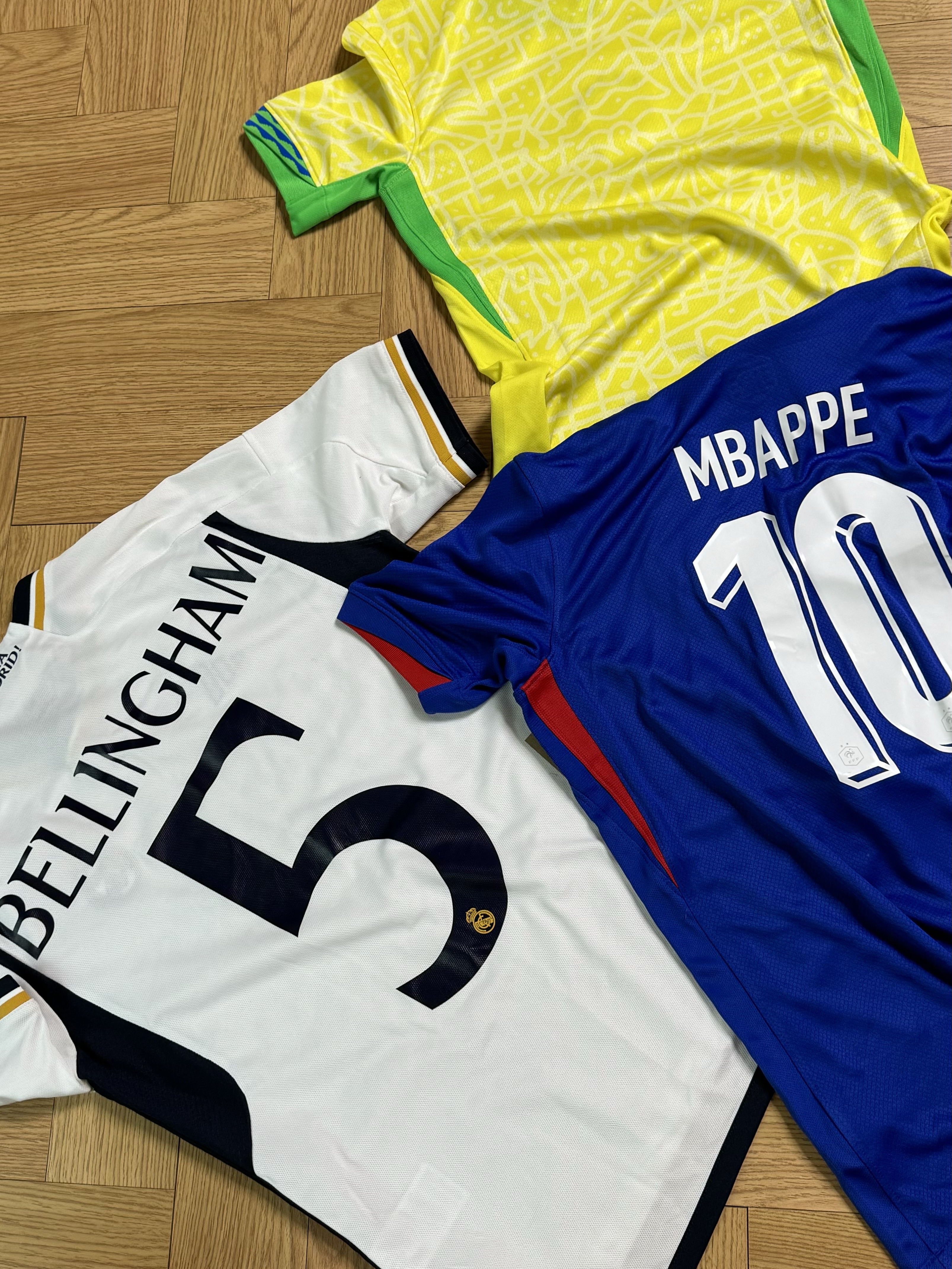 Adidas Real Madrid 2023/24 Home Jersey White - KR Sizing (Non Marking Ver.), Nike Brazil 2024/25 Dri-Fit Stadium Home Jersey Dynamic Yellow (Non Marking Ver.) 착용 스타일 - 2