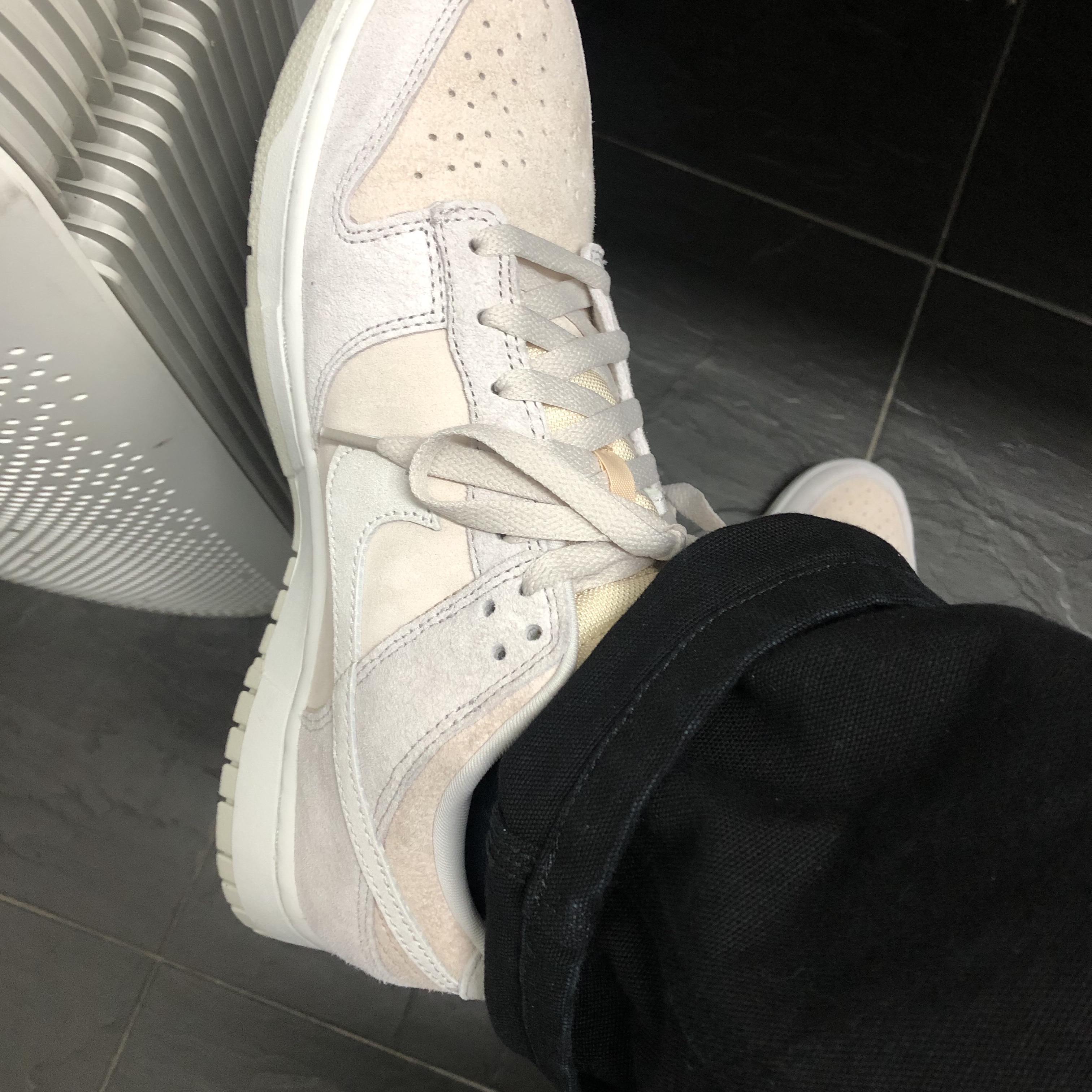 Nike Dunk Low Retro PRM Vast Grey 착용 스타일 - 2