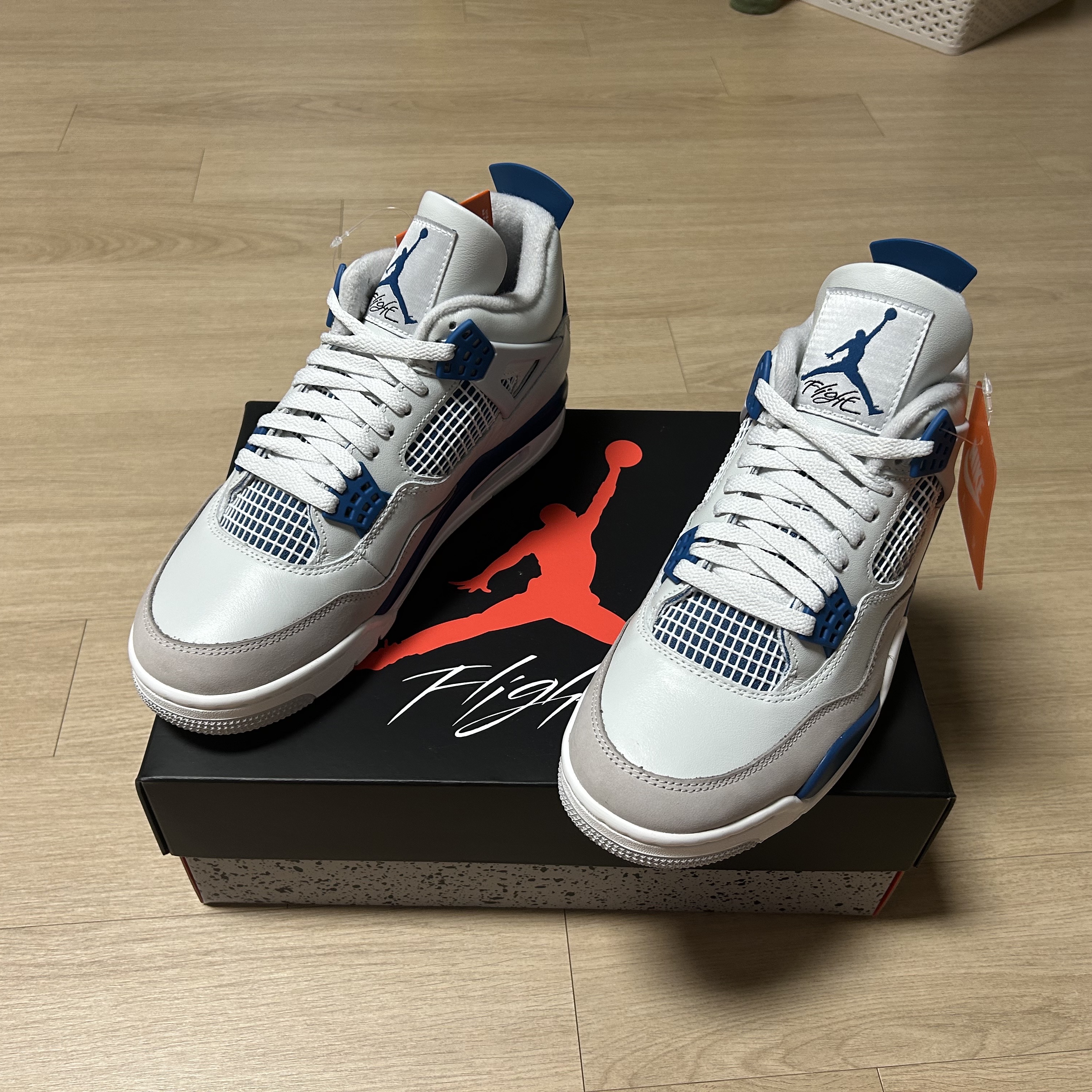 Jordan 4 Retro Industrial Blue 착용 스타일 - 1