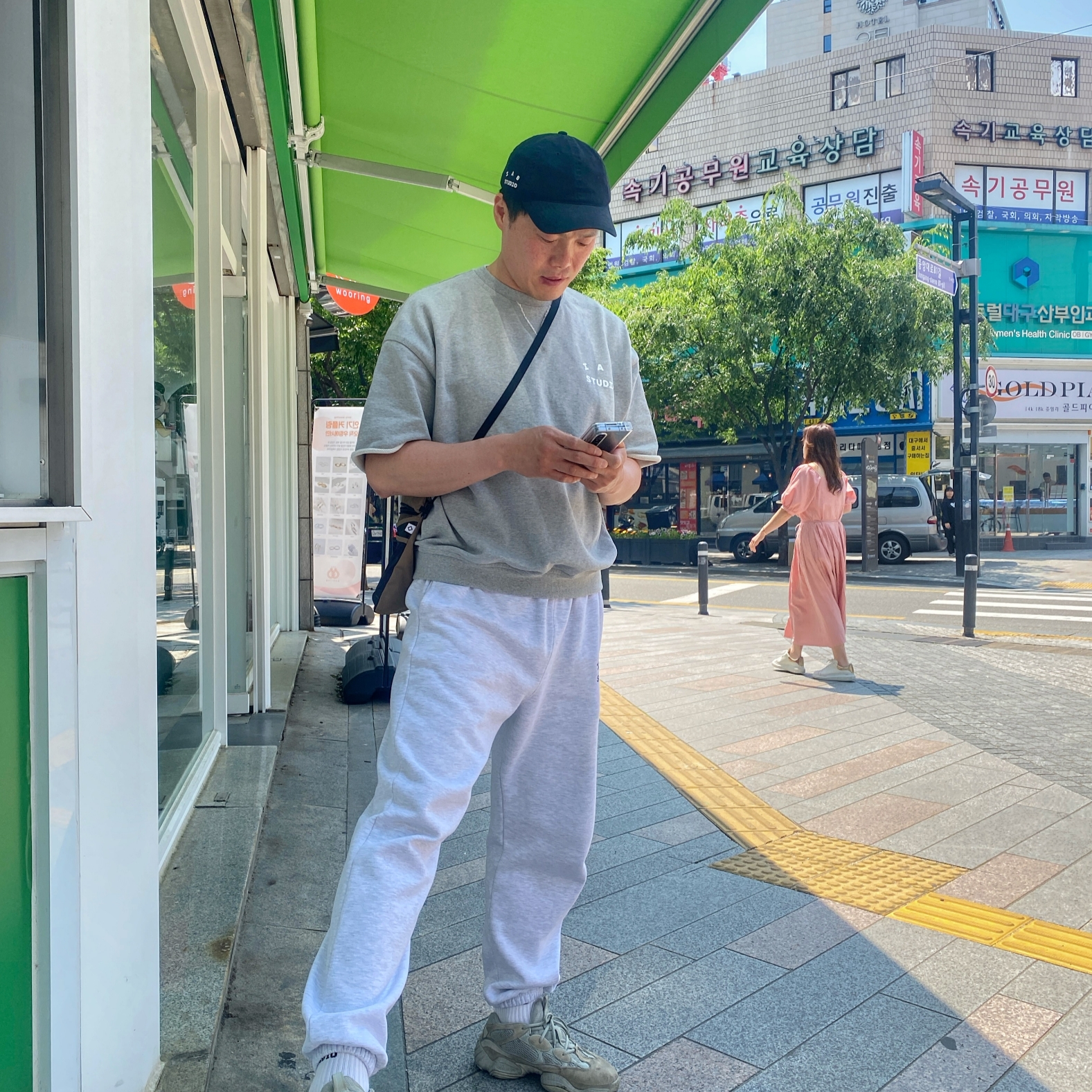 IAB Studio Cap Black, IAB Studio Heavy Short Sleeve Sweatshirt Gray - 23FW 착용 스타일