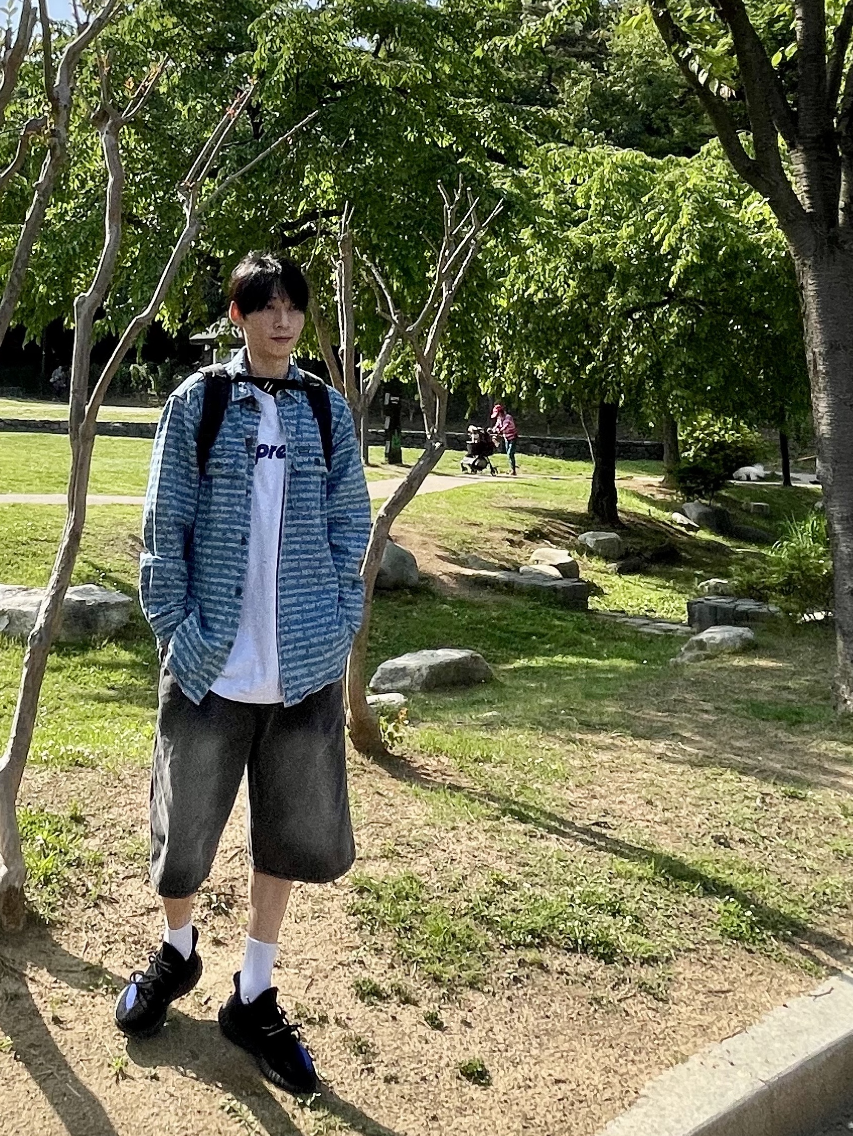 Adidas Yeezy Boost 350 V2 Dazzling Blue, Supreme Multi Type Jacquard Denim Shirt Blue - 22FW 착용 스타일 - 2