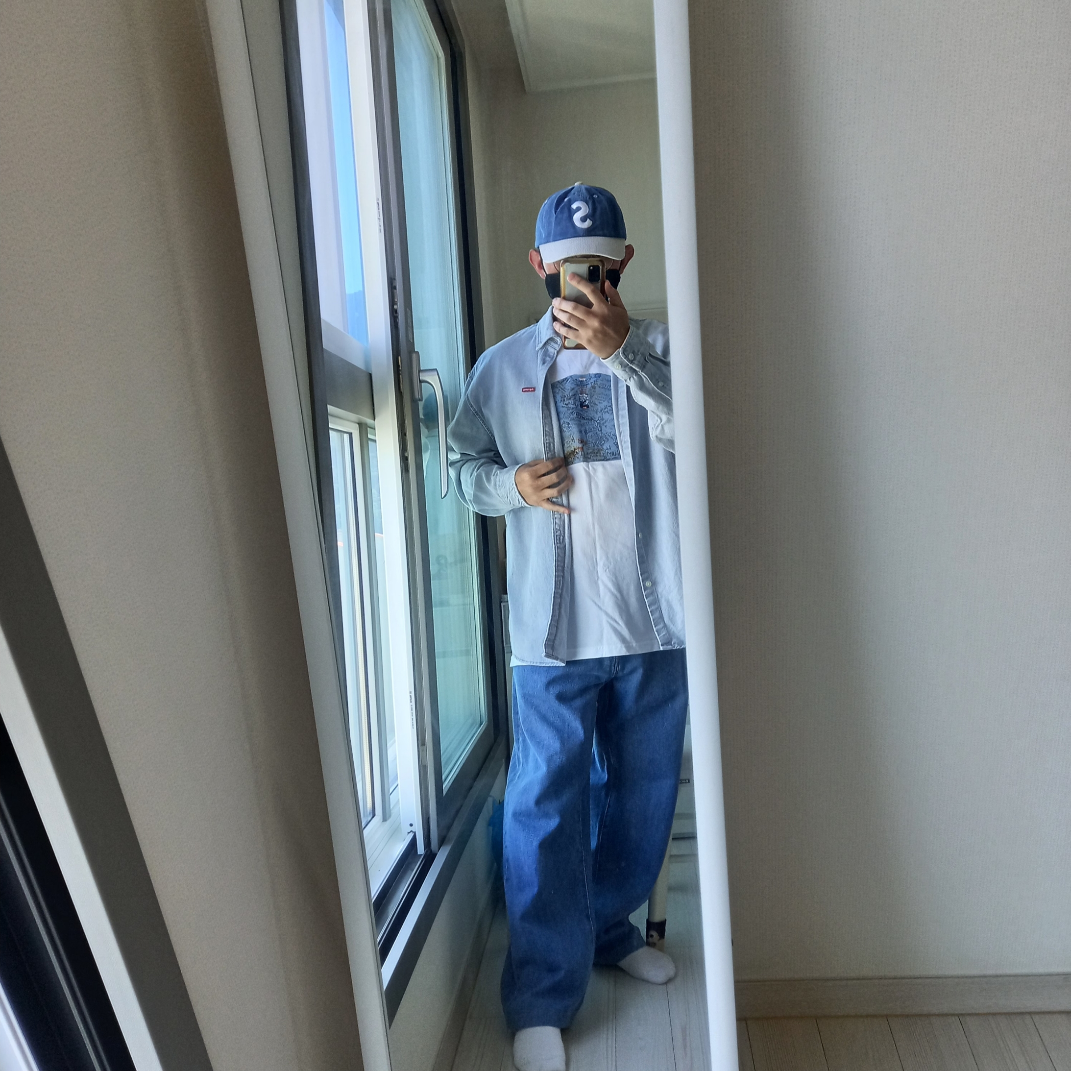 Supreme 2-Tone S Logo 6-Panel Washed Denim - 24SS, Supreme Small Box Shirt Washed Blue - 24SS 착용 스타일 - 1
