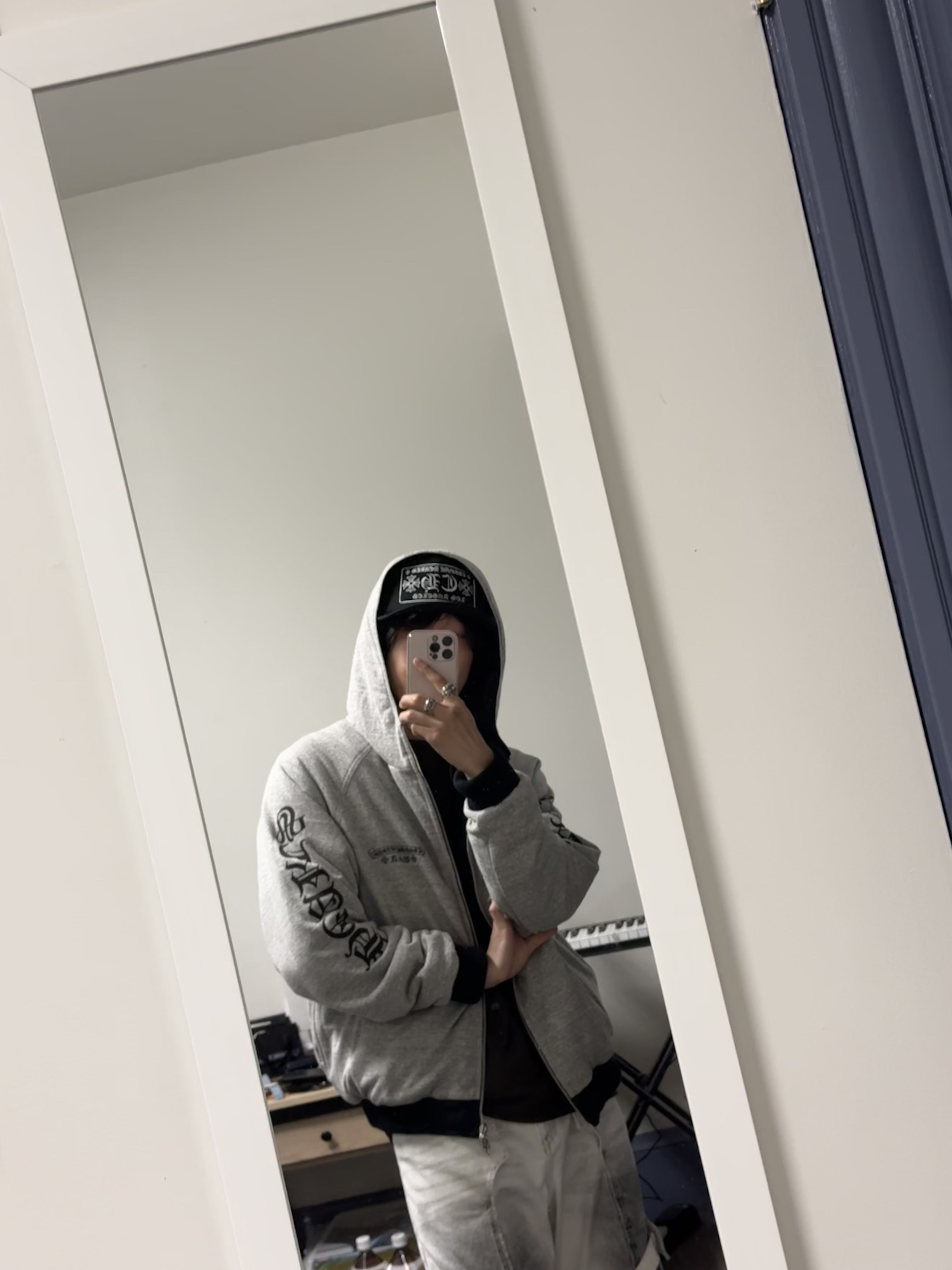 Chrome Hearts CH Hollywood Trucker Hat Black 착용 스타일 - 1