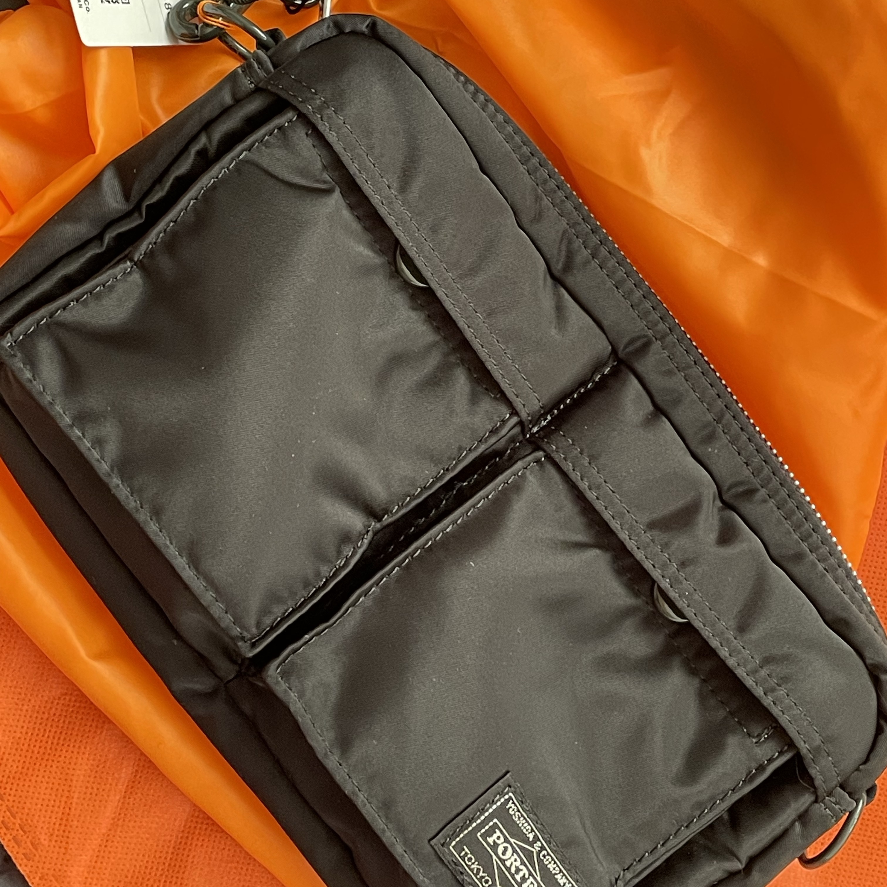 Porter Tanker Shoulder Bag Black 착용 스타일
