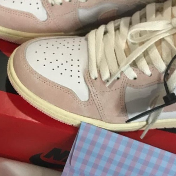 (W) Jordan 1 Retro High OG Coconut Milk and Sail 착용 스타일