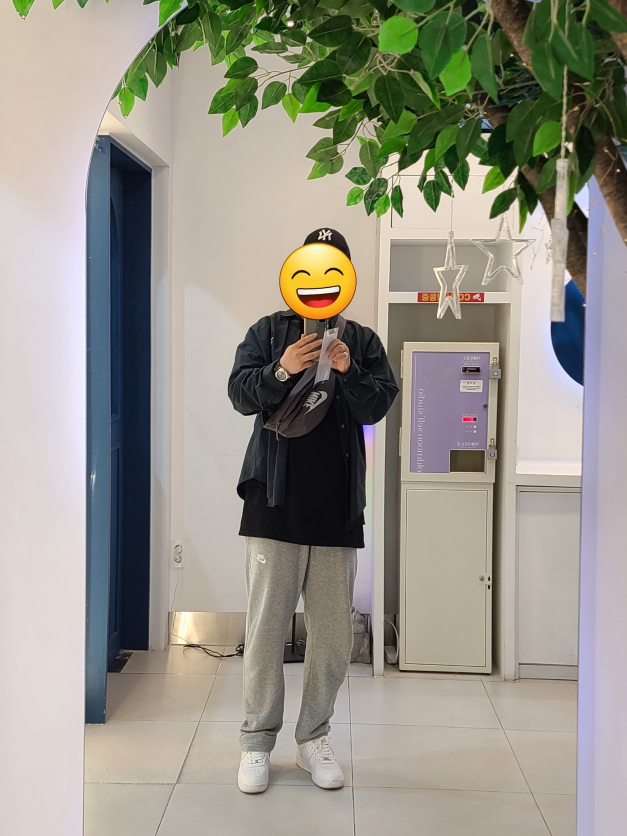 Nike Air Force 1 '07 Low White, Nike NSW Club Fleece Pants Dark Grey Heather - Asia 착용 스타일