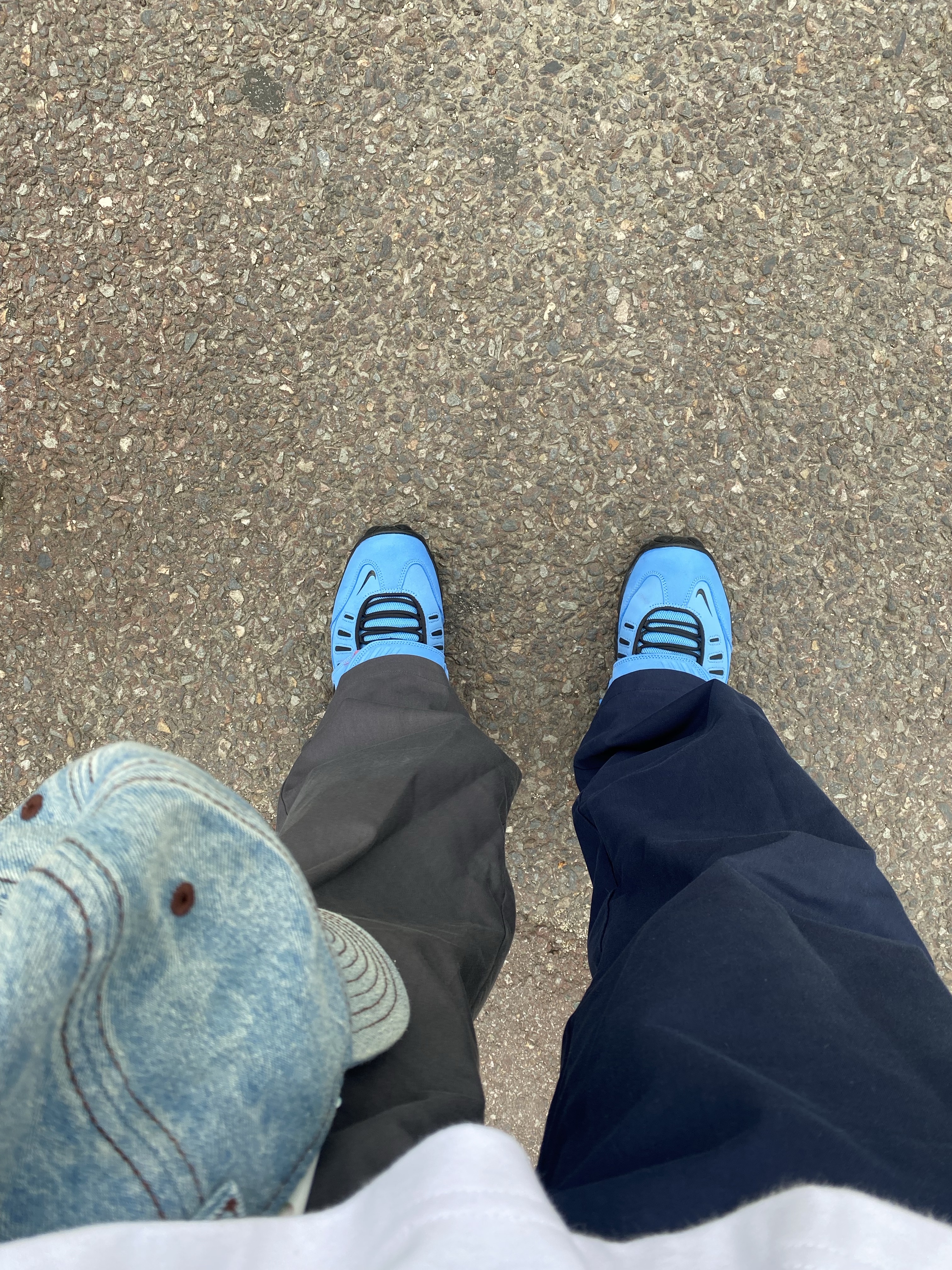 Adidas x YNuK Adimatic Mid Grey Core Black, Nike x Off-White Air Rubber Dunk University Gold 착용 스타일 - 3