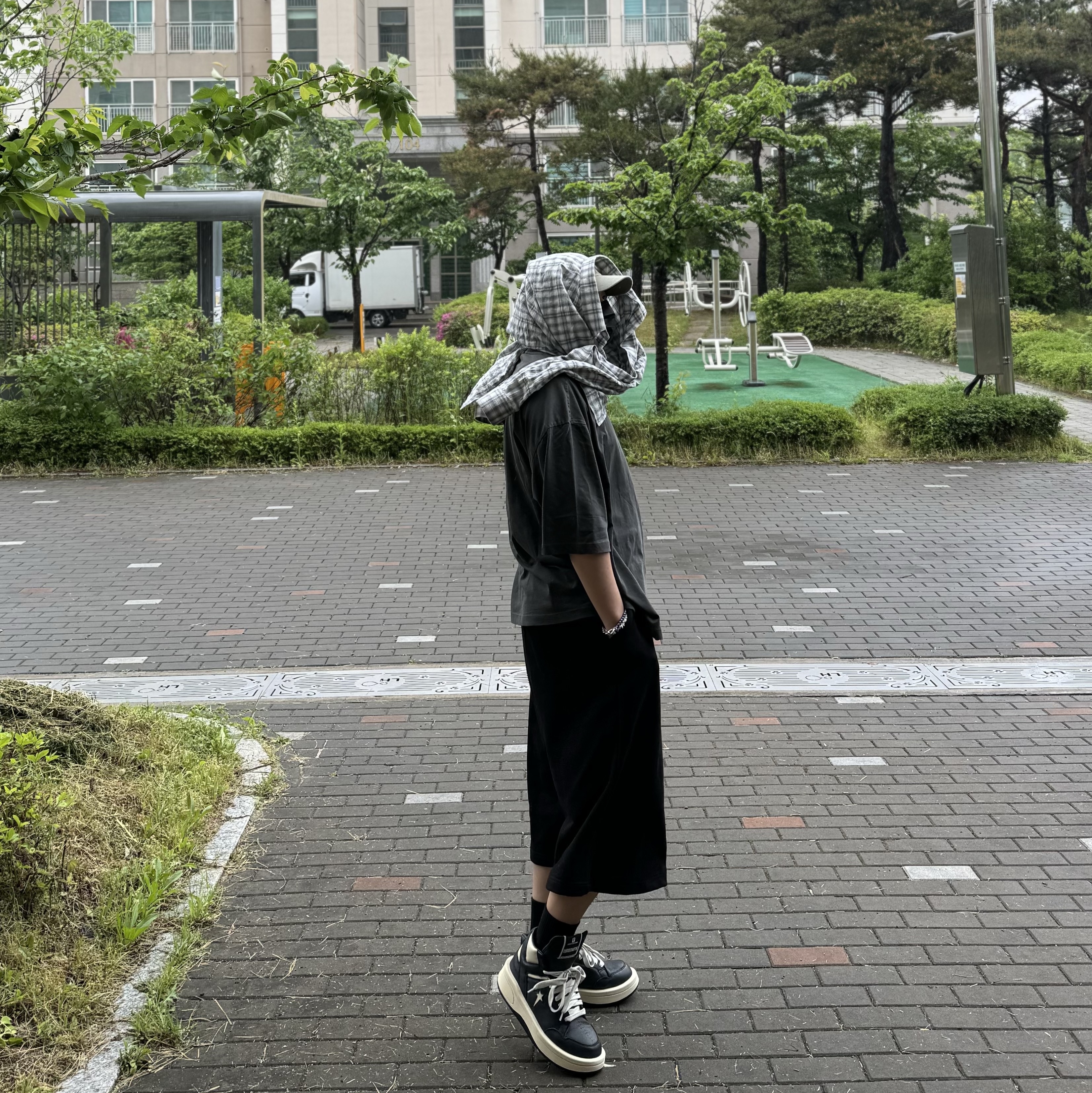 Converse x Drkshdw Turbowpn Black Cream 착용 스타일 - 2