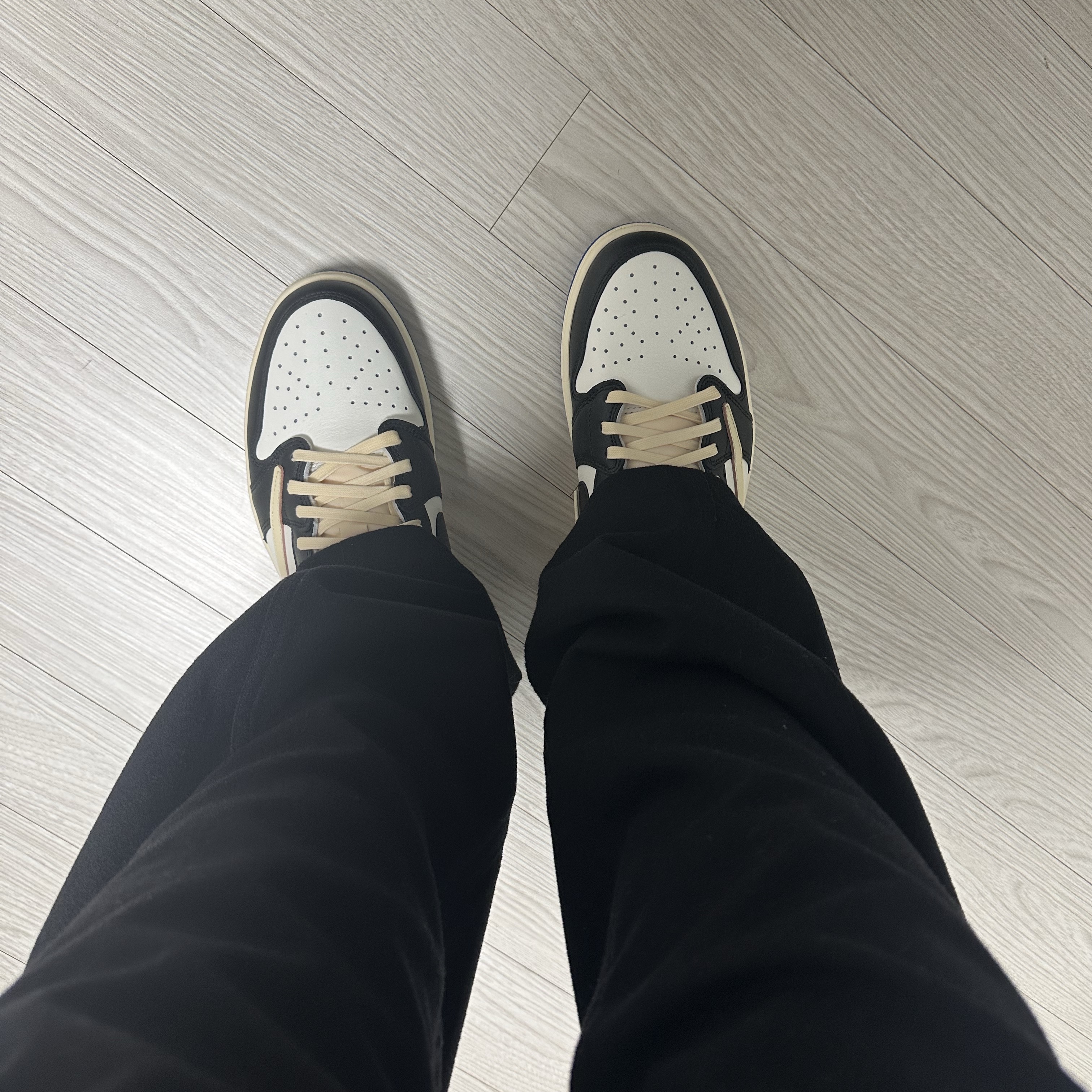 Jordan 1 x Travis Scott x Fragment Retro Low OG SP Military Blue 착용 스타일 - 5