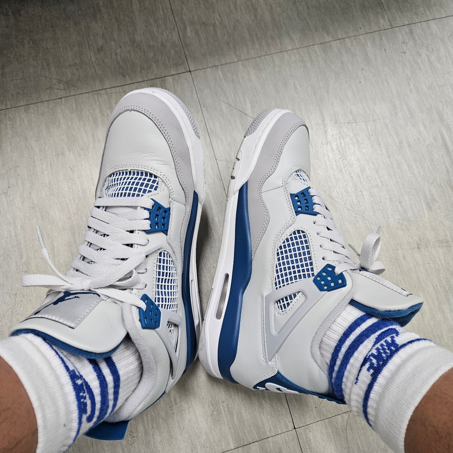 Jordan 4 Retro Industrial Blue 착용 스타일