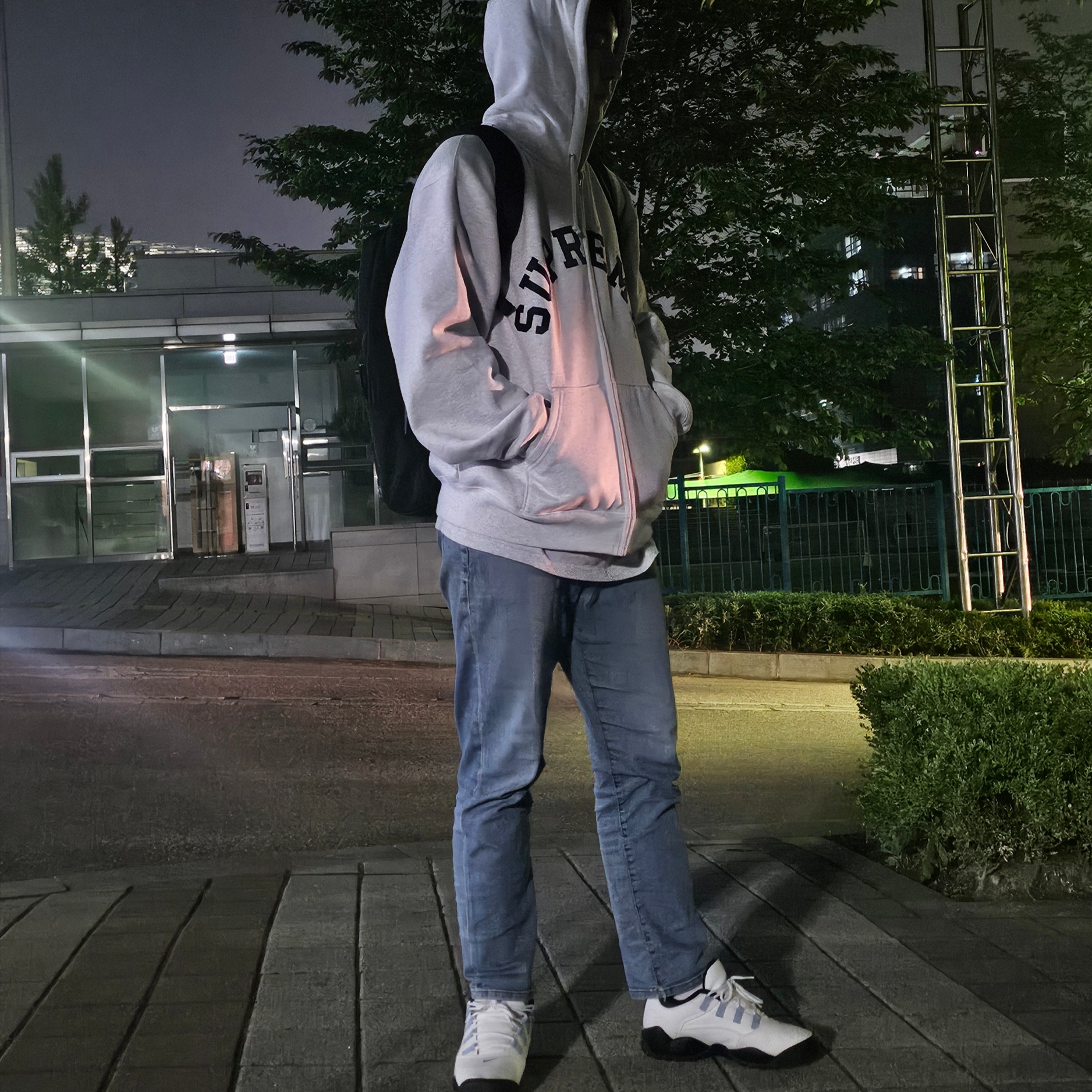 Nike x Supreme SB Darwin Low White, Supreme x Champion Zip Up Hooded Sweatshirt Ash Grey - 24SS 착용 스타일