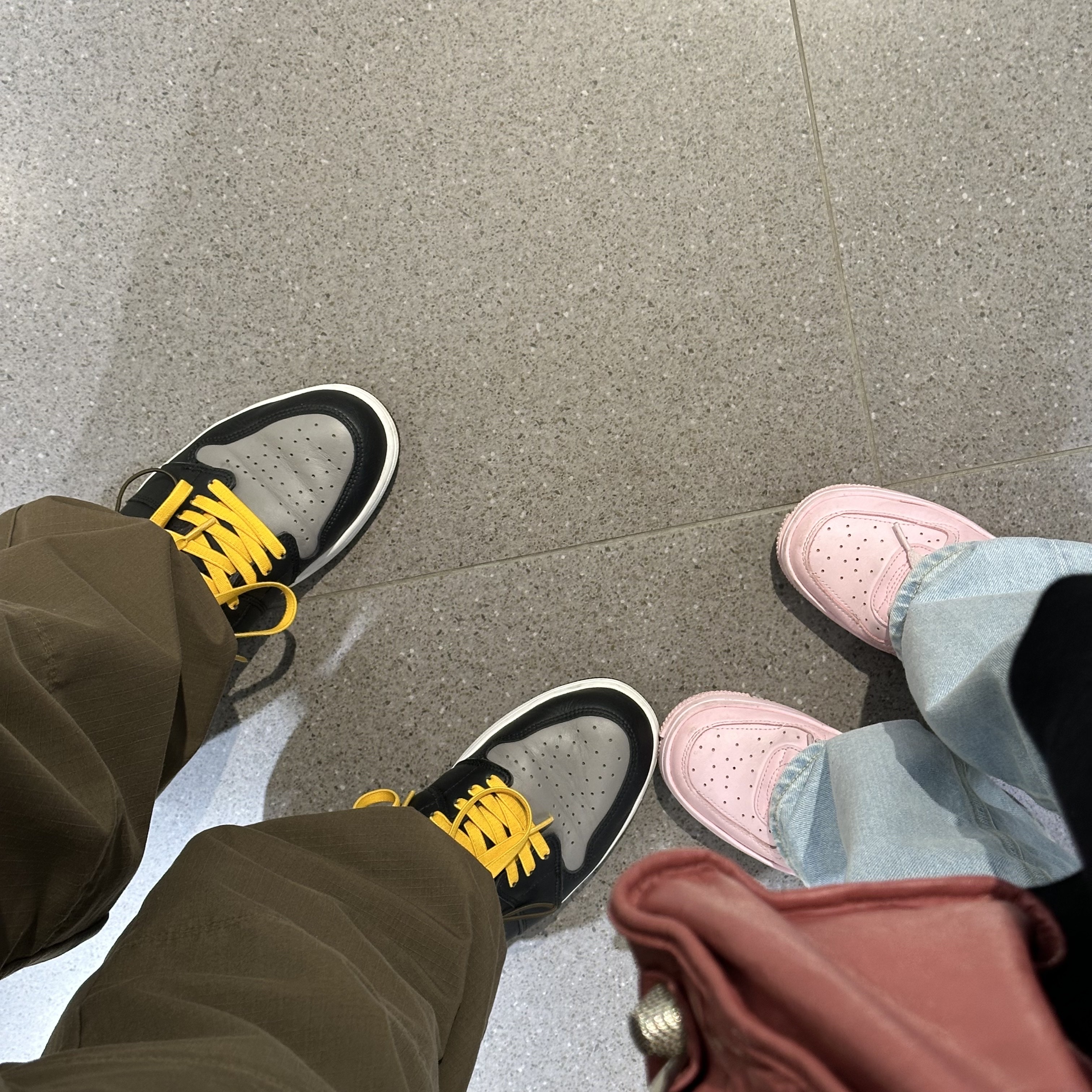 Jordan 1 Retro High OG Shadow 2018, (W) Nike Air Force 1 Fontanka Pink Foam 착용 스타일