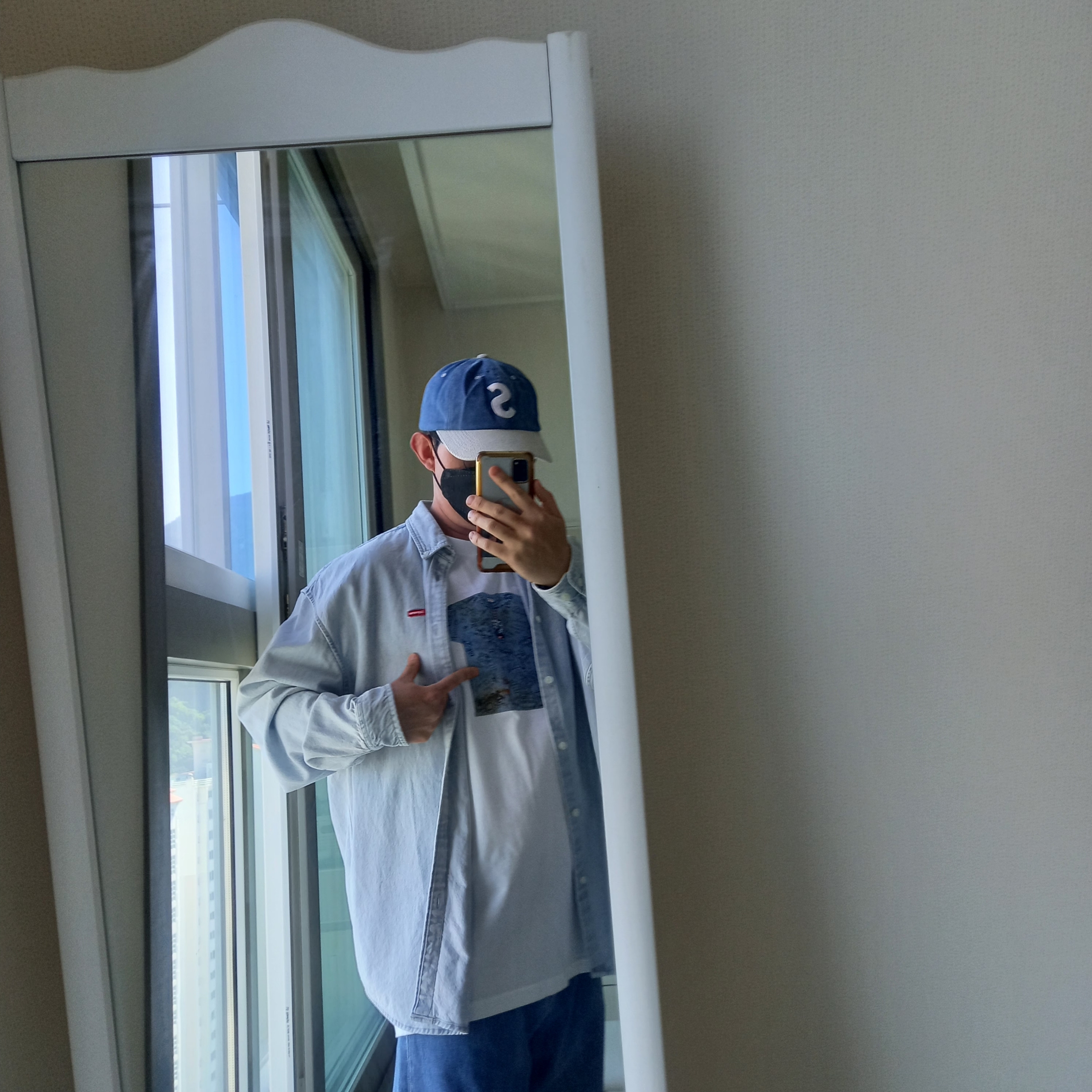 Supreme 2-Tone S Logo 6-Panel Washed Denim - 24SS, Supreme Small Box Shirt Washed Blue - 24SS 착용 스타일 - 3