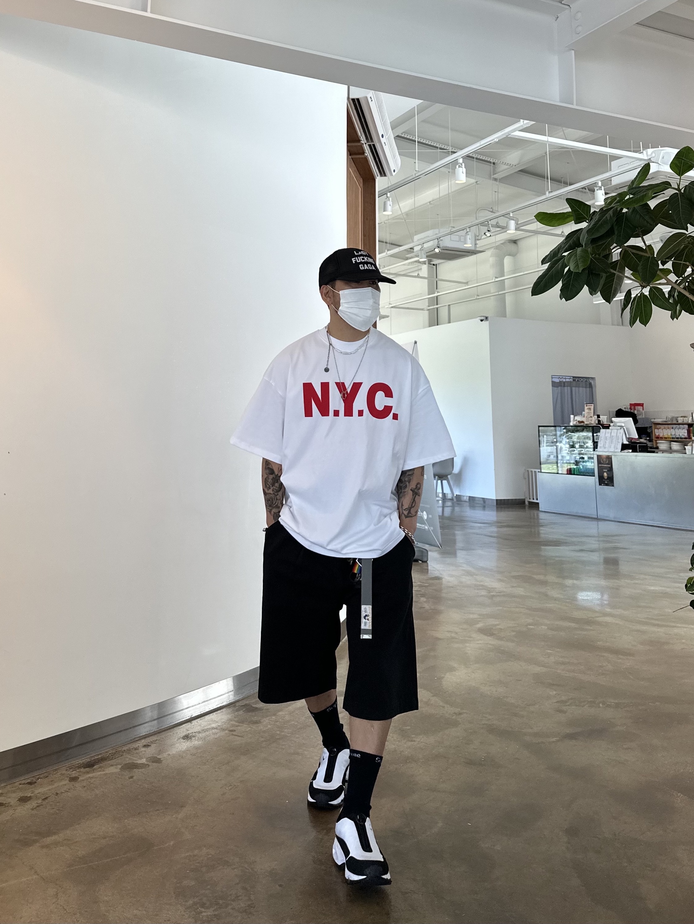 Nike x Comme des Garcons Homme Plus Air Max Sunder SP White Black, Supreme Hanes Crew Socks Black (4 Pack) 착용 스타일 - 3