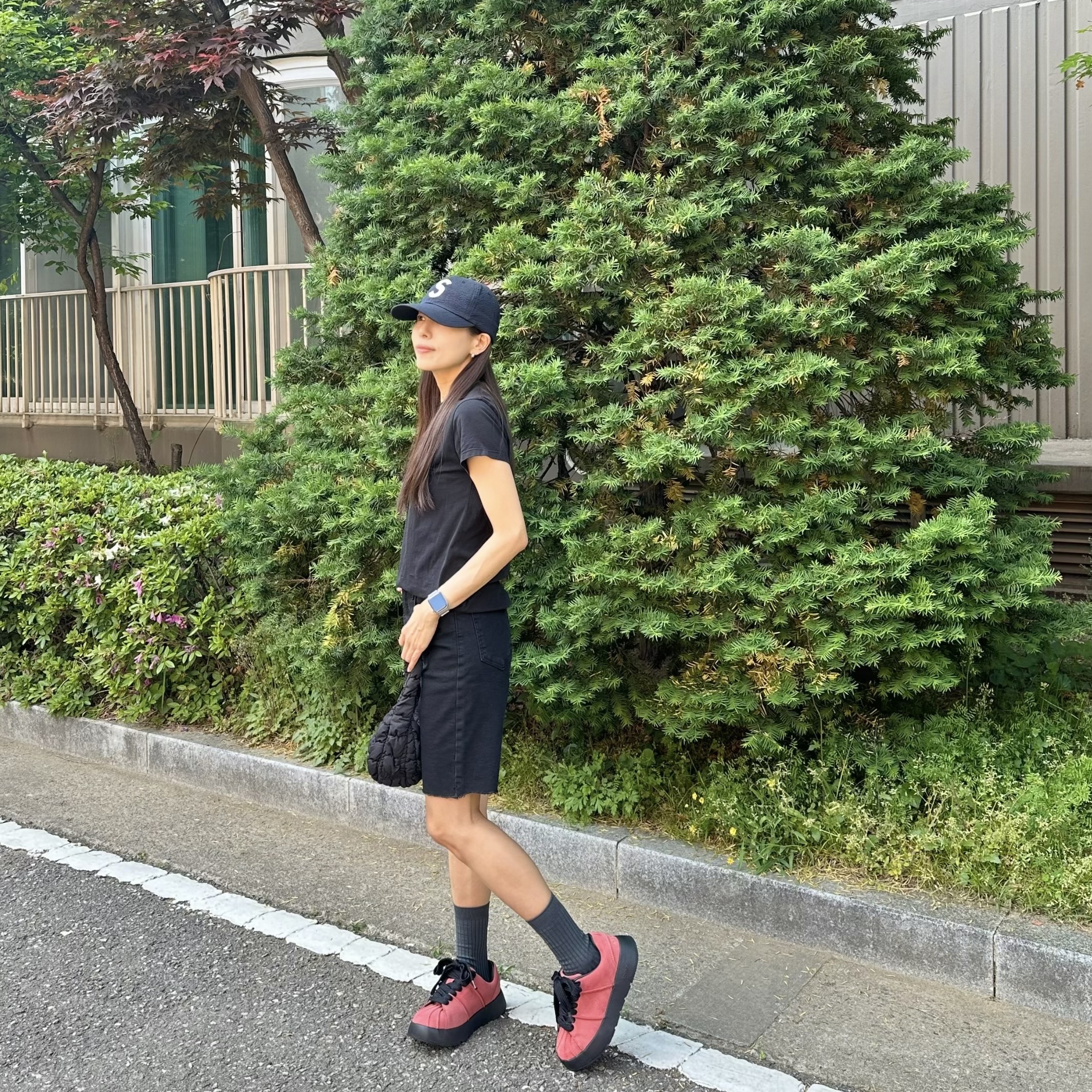 Supreme Seersucker S Logo 6-Panel Black - 24SS, COS Quilted Micro Bag Black 착용 스타일 - 2