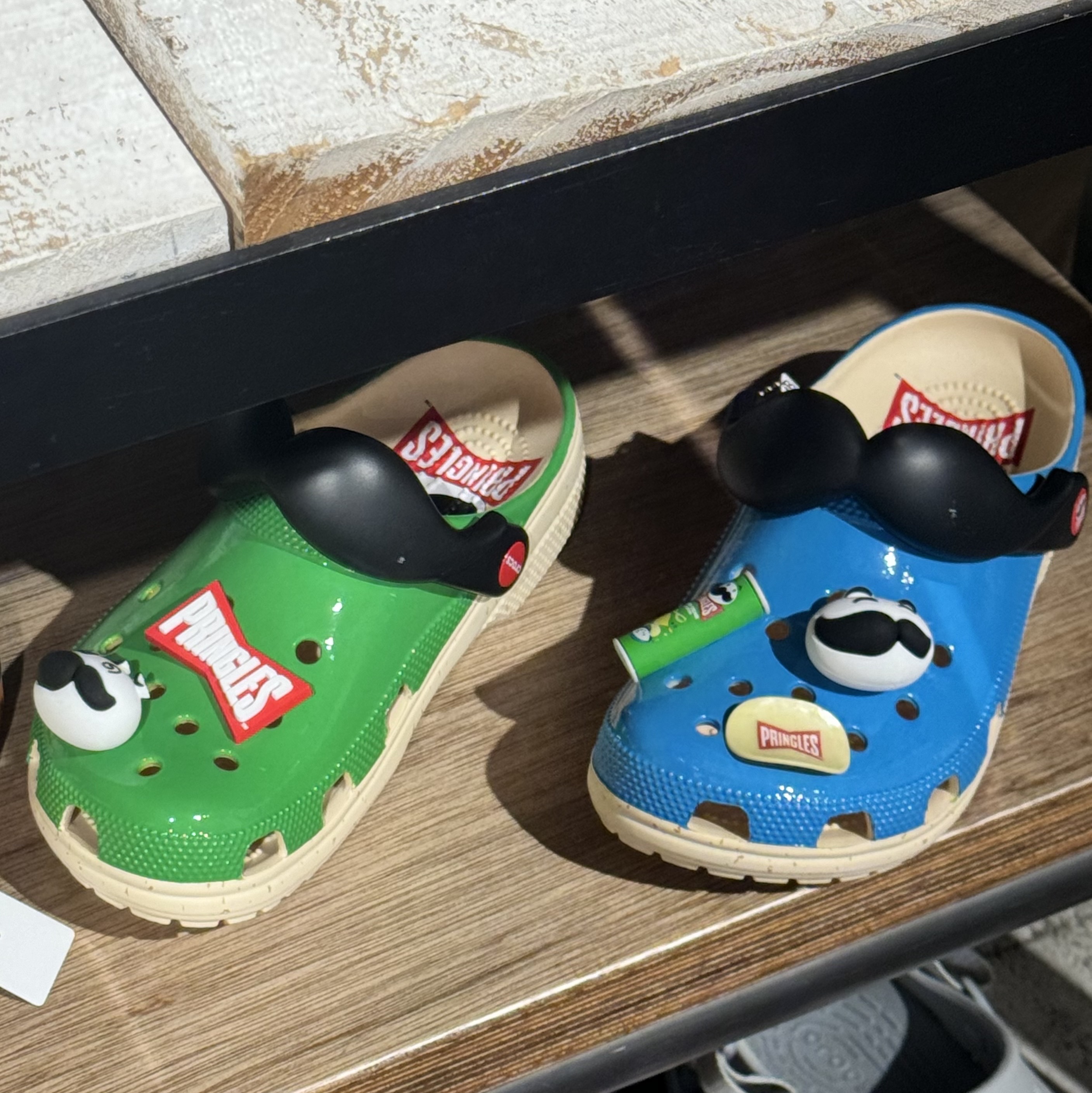 Crocs x Pringles Classic Clog Multi 착용 스타일