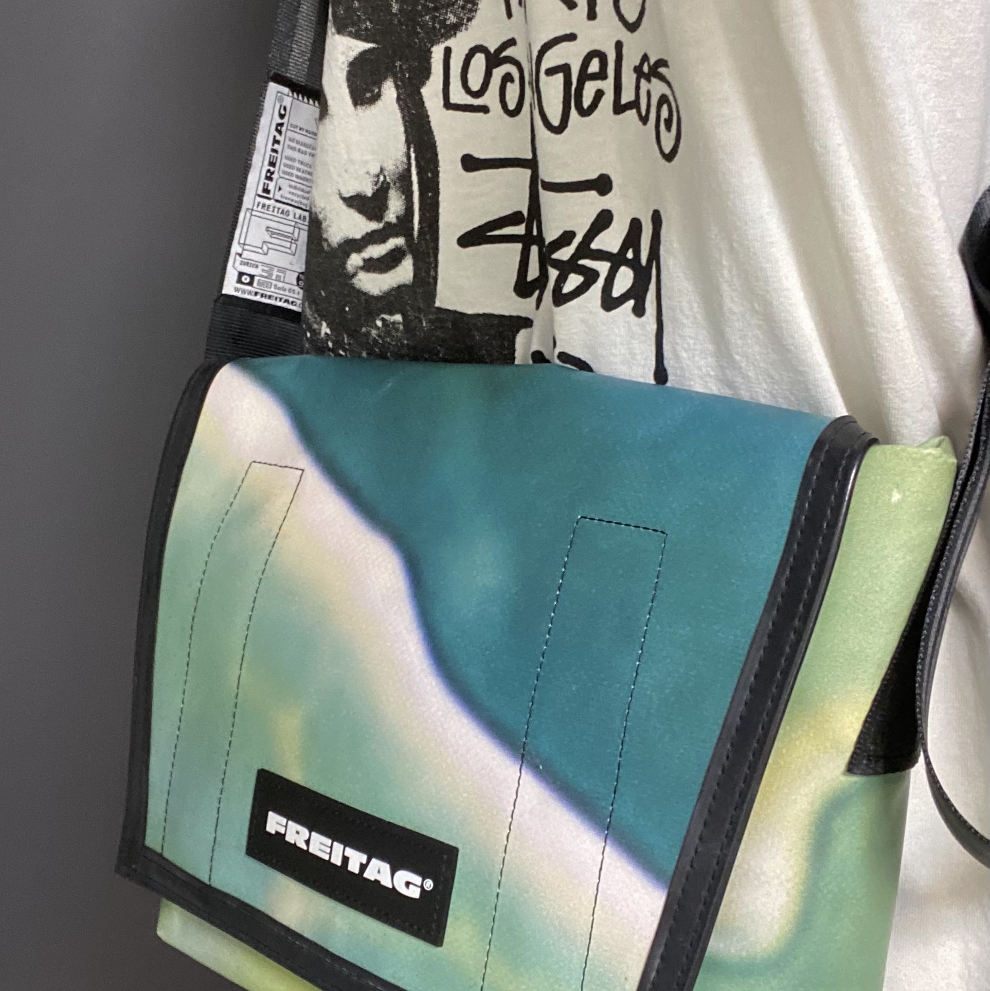 Stussy Camelot Pigment Dyed T-Shirt Natural 착용 스타일 - 2