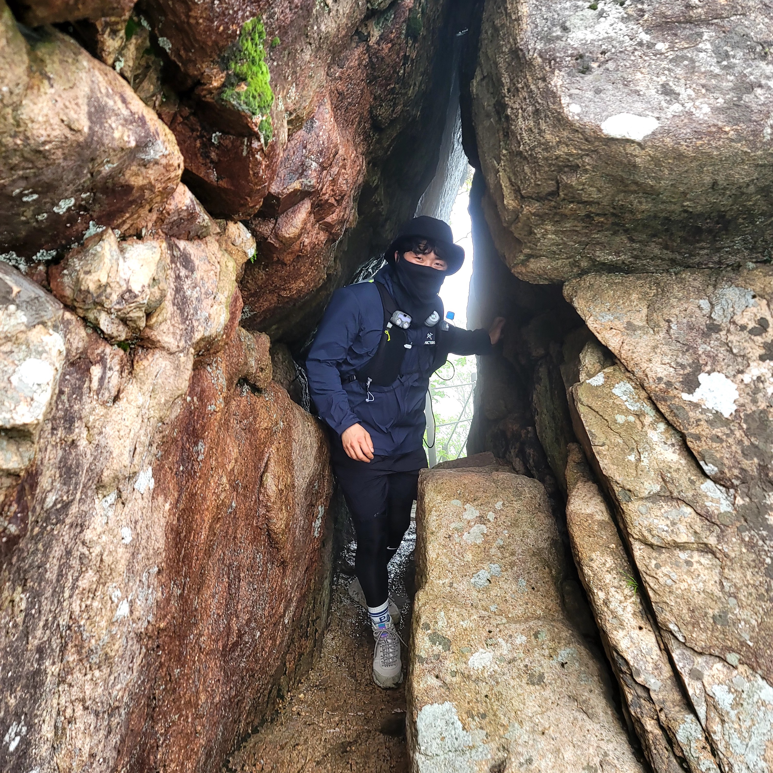 Arc'teryx Squamish Hoody Black Sapphire, Stone Island B0943 Nylon Metal Swimming Trunk Black - 24SS 착용 스타일 - 2