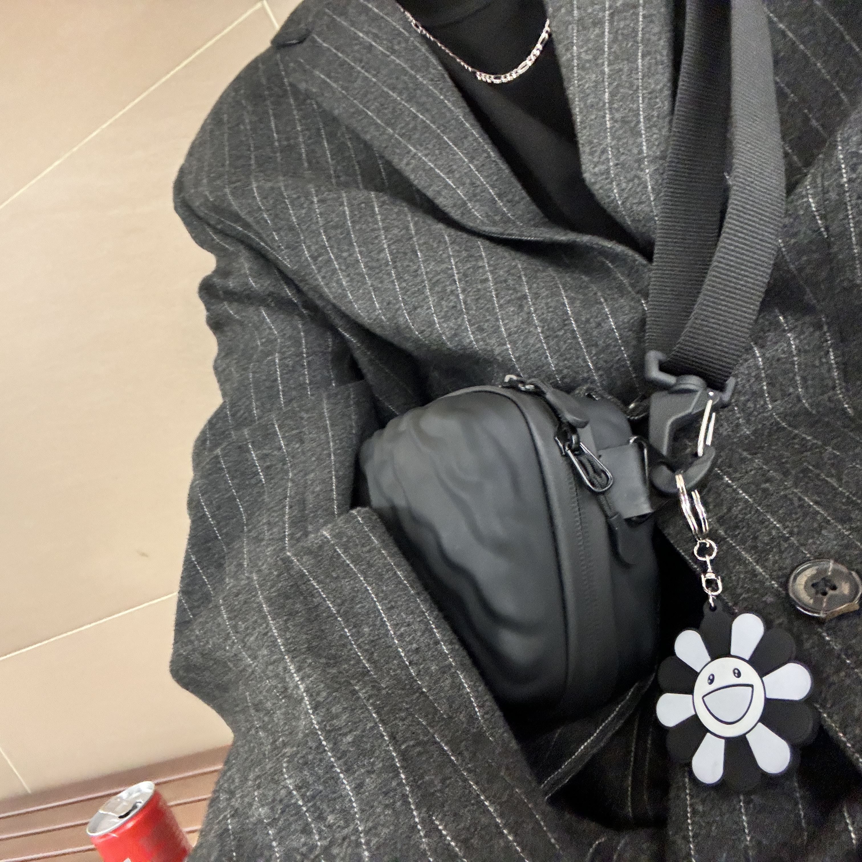 Kaikai Kiki Flower Rubber Keyring Gray Black, Zara x Ader Error Striped Oversize Blazer Grey 착용 스타일