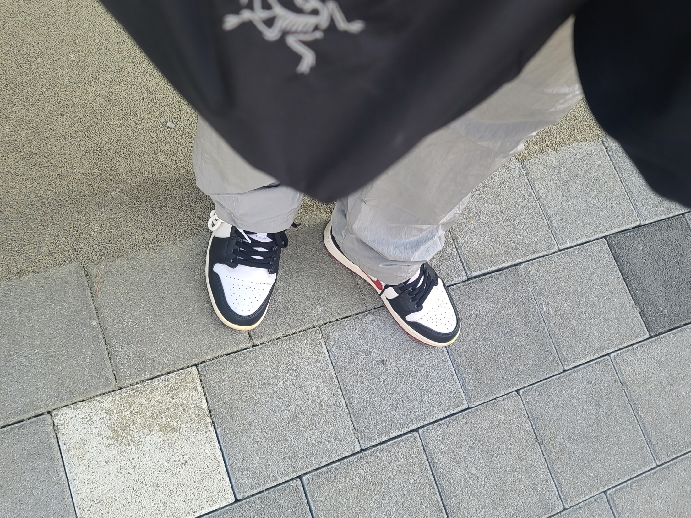 Arc'teryx Heliad 12 Tote Black, Scudo Garden Karen Beads Bracelet Black 착용 스타일 - 2