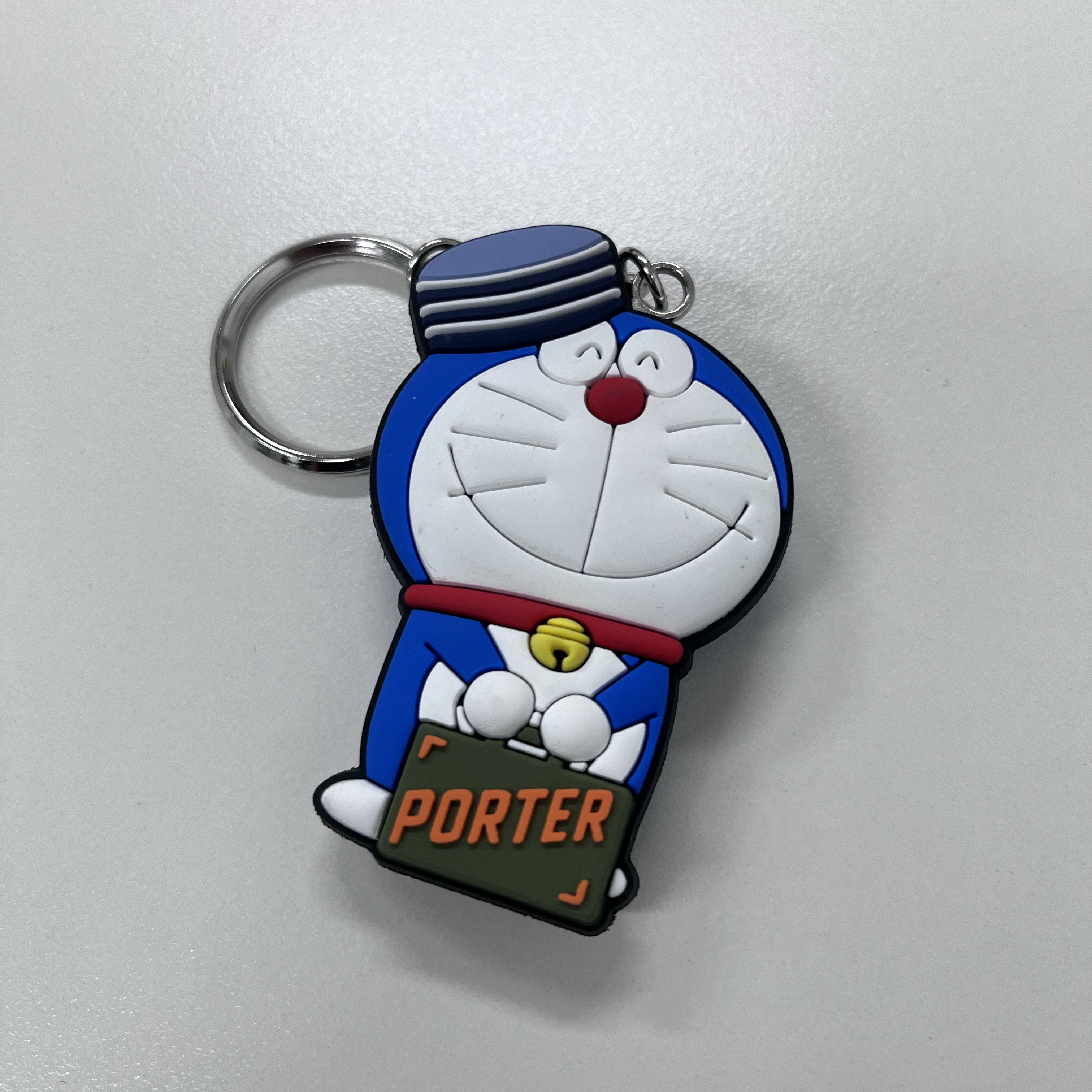 Porter x Doraemon Key Charm Front Olive 착용 스타일 - 1