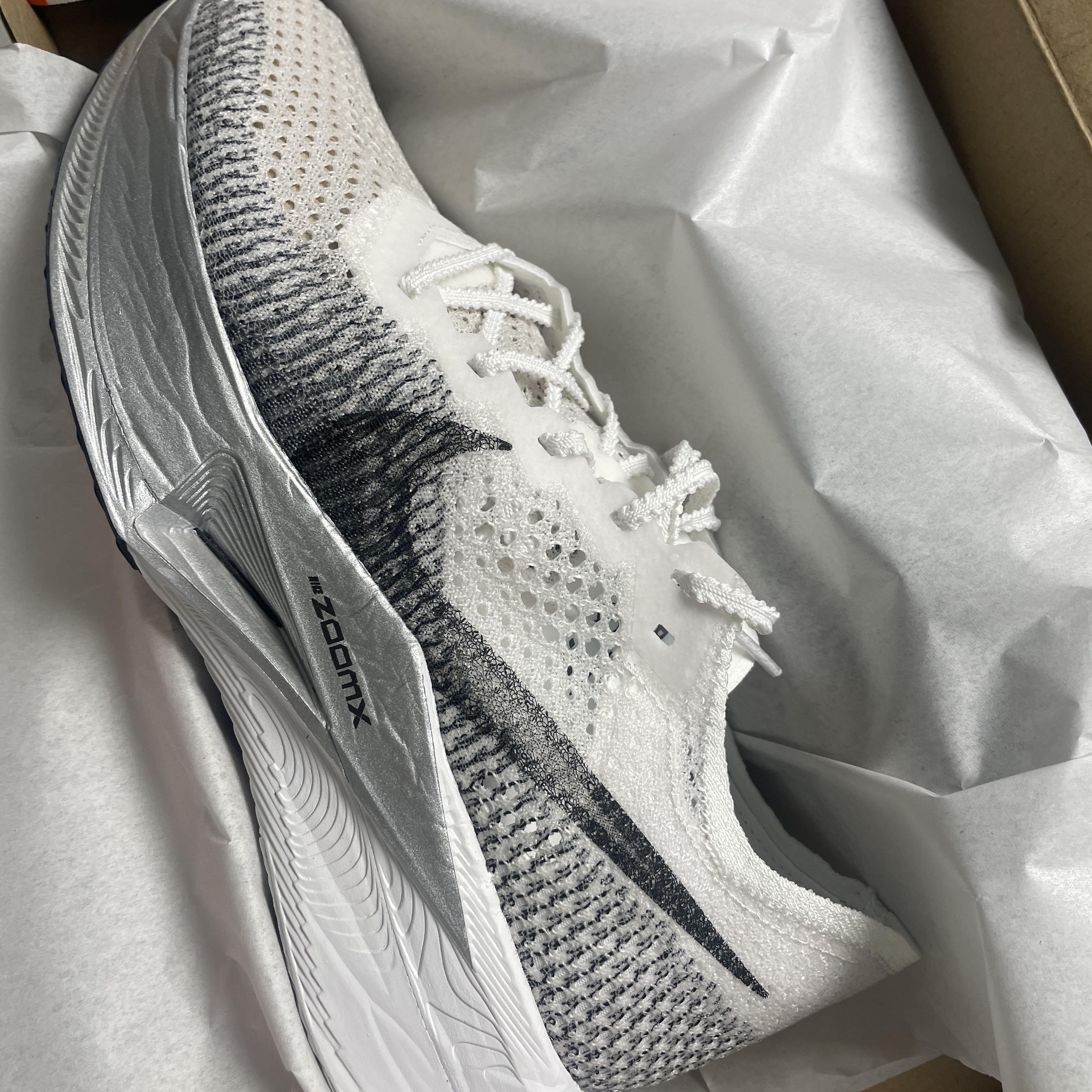 Nike ZoomX Vaporfly Next% 3 White Grey 착용 스타일 - 1