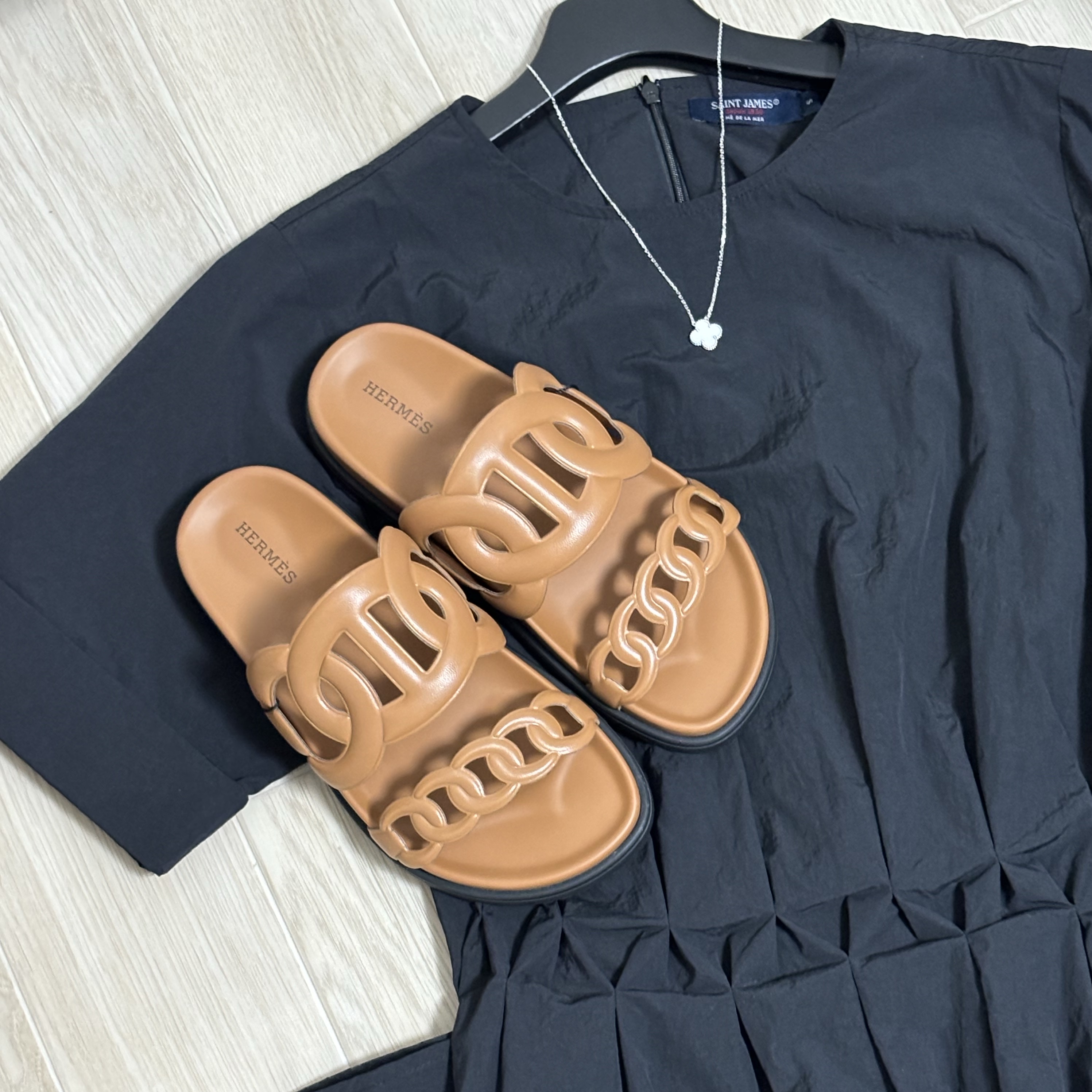 (W) Hermes Extra Sandal Nappa & Naturel 착용 스타일