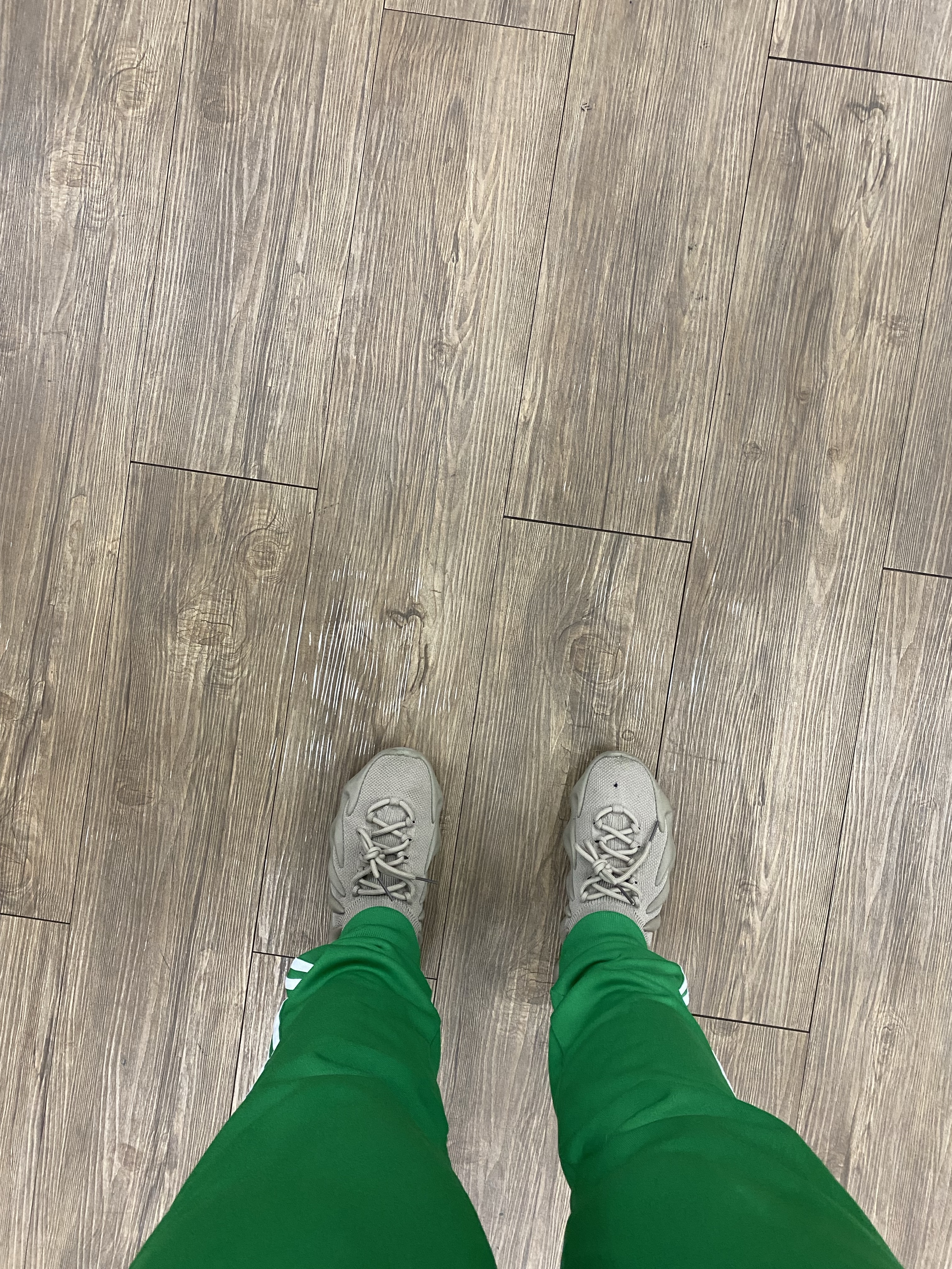 Adidas x YNuK Adimatic Mid Grey Core Black, Nike x Off-White Air Rubber Dunk University Gold 착용 스타일 - 7