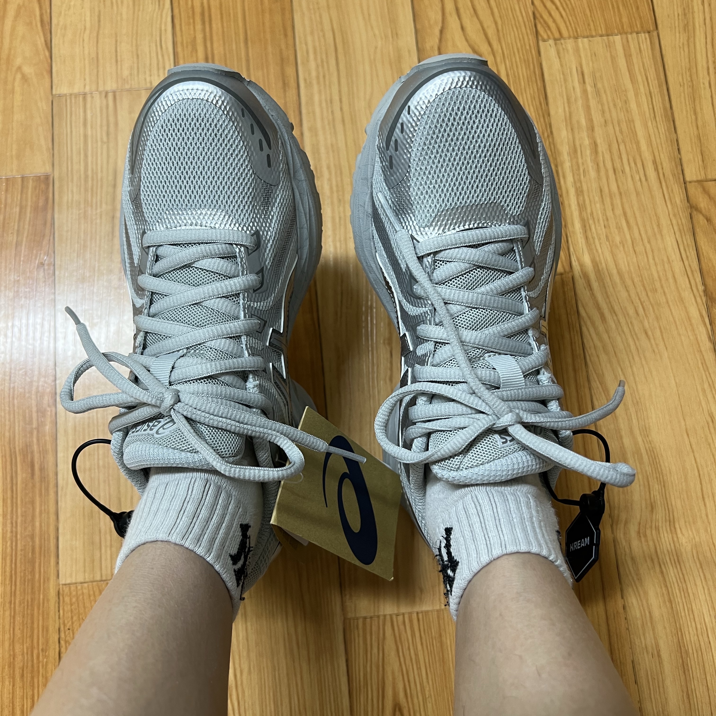 (W) Asics Gel-Flux 4 CN Gray Silver 착용 스타일 - 1