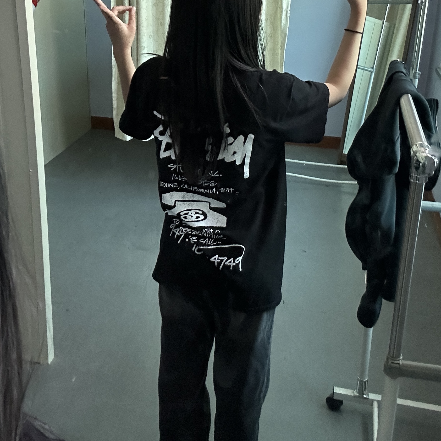 Stussy Old Phone Pigment Dyed T-Shirt Black 착용 스타일