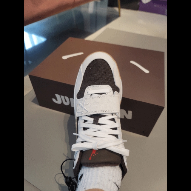 Jordan x Travis Scott Jumpman Jack TR Sail and Dark Mocha 착용 스타일