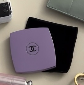 Chanel Codes Couleur Limited Edition Miroir Double Facettes 135 Immortelle 착용 스타일