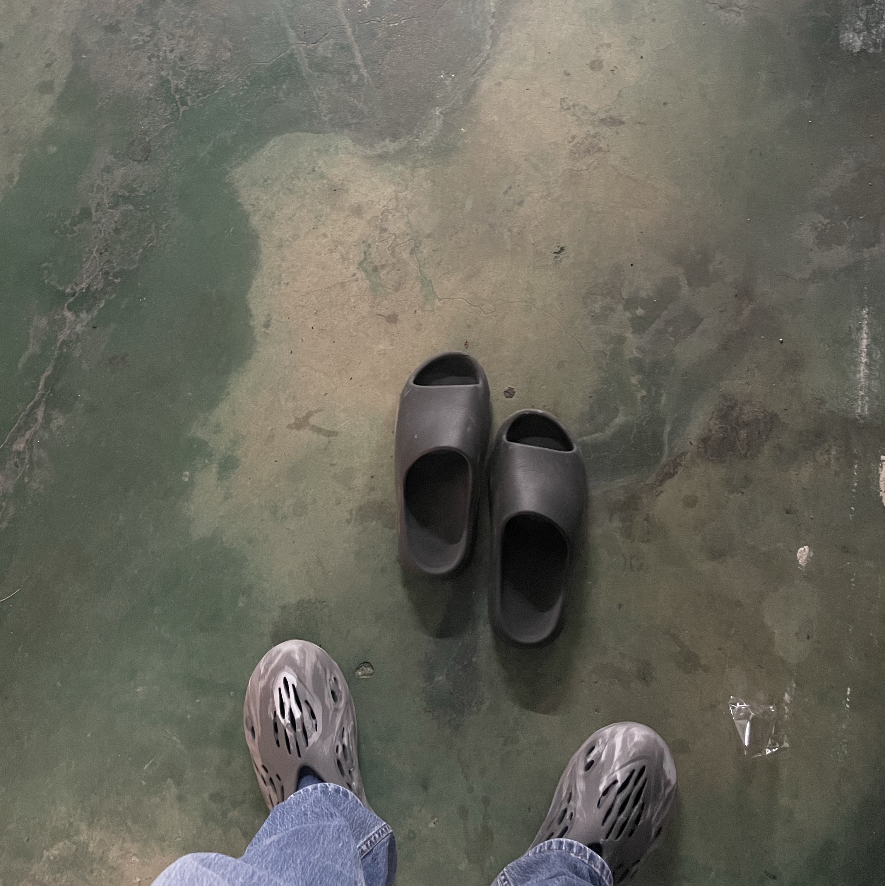 Adidas Yeezy Foam RNNR MX Granite, Adidas Yeezy Slide Onyx 착용 스타일 - 2