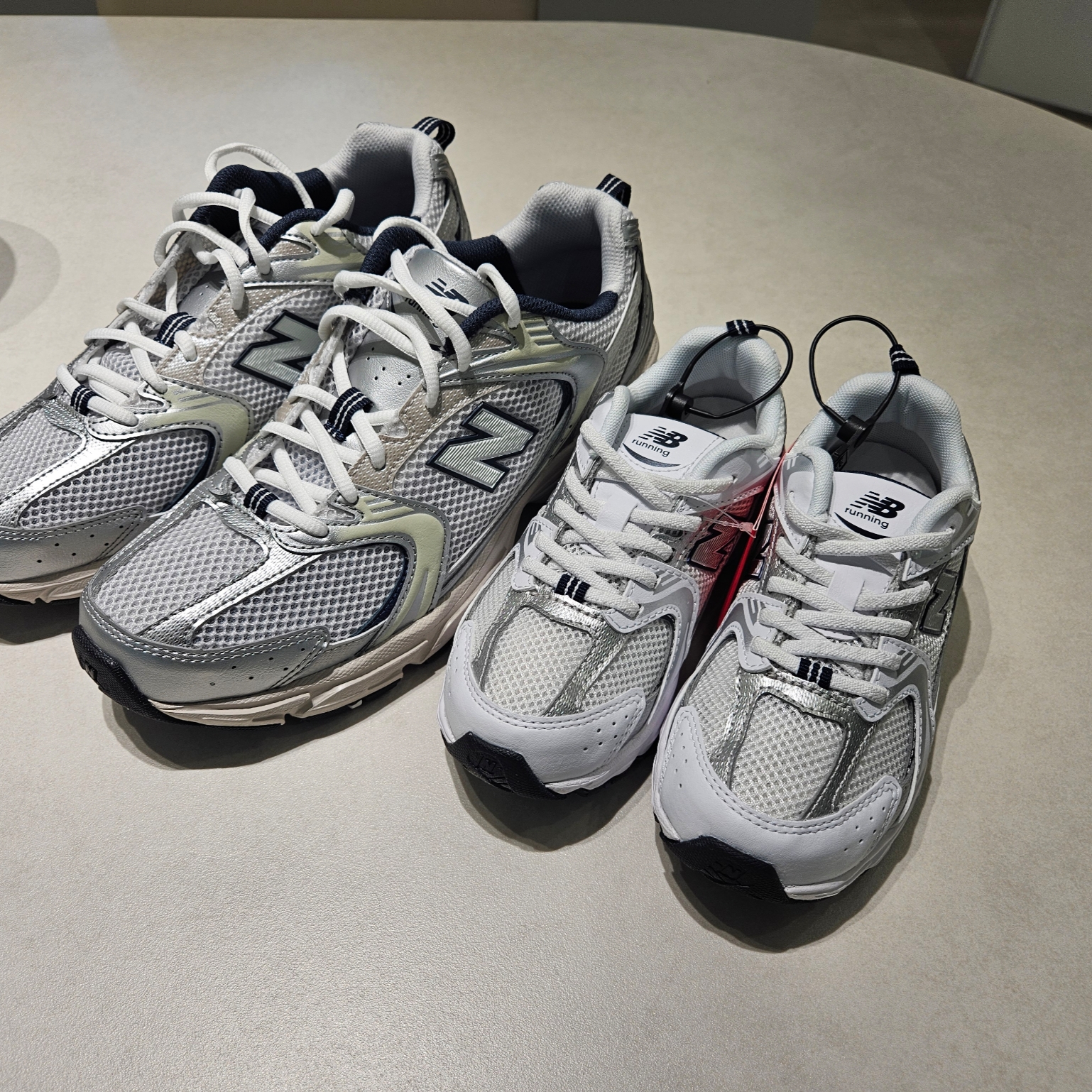 New Balance 530 Steel Grey 착용 스타일