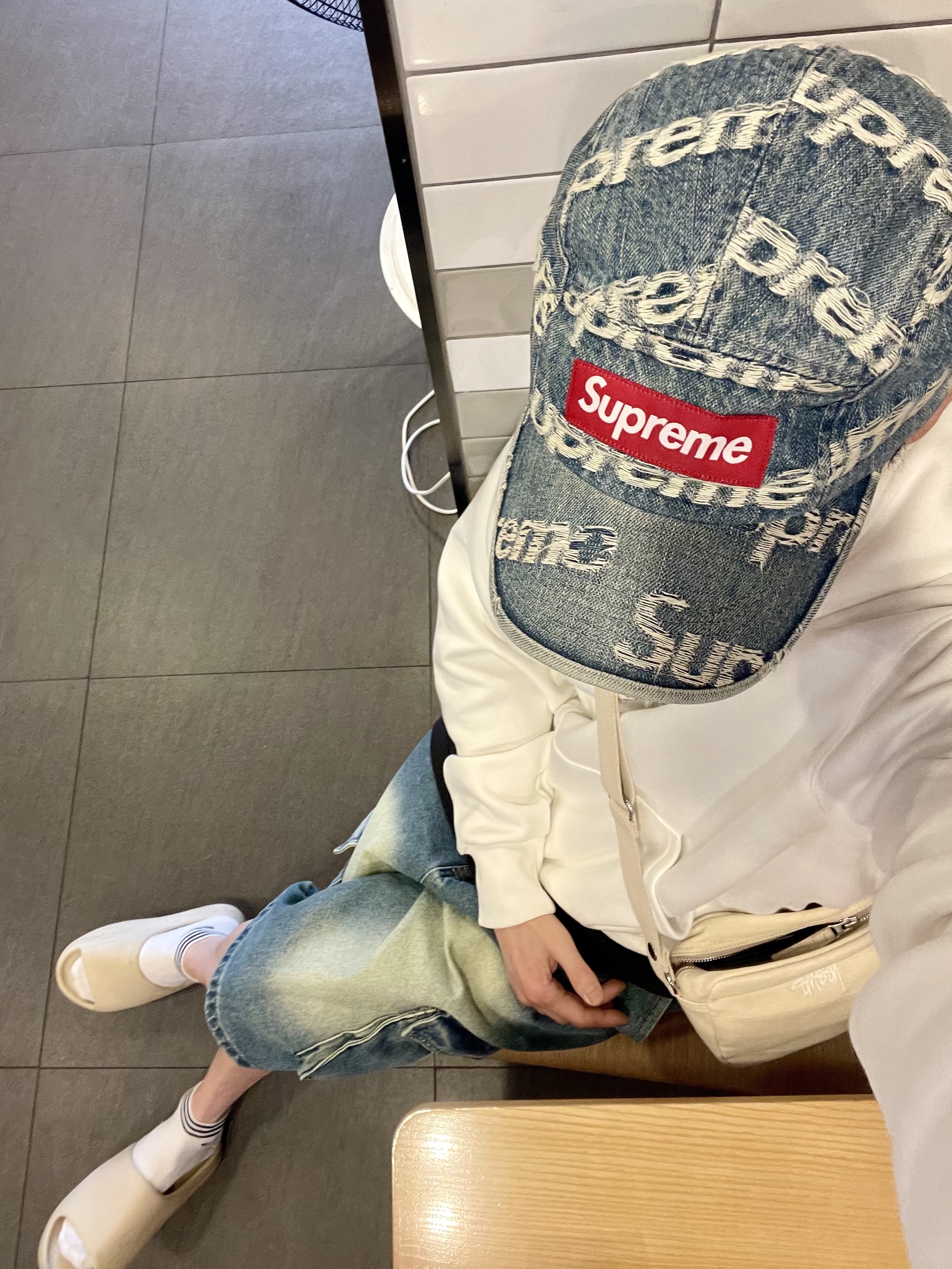 Adidas Yeezy Slide Bone 2022/2023, Stussy Canvas Side Pouch Natural 착용 스타일 - 4