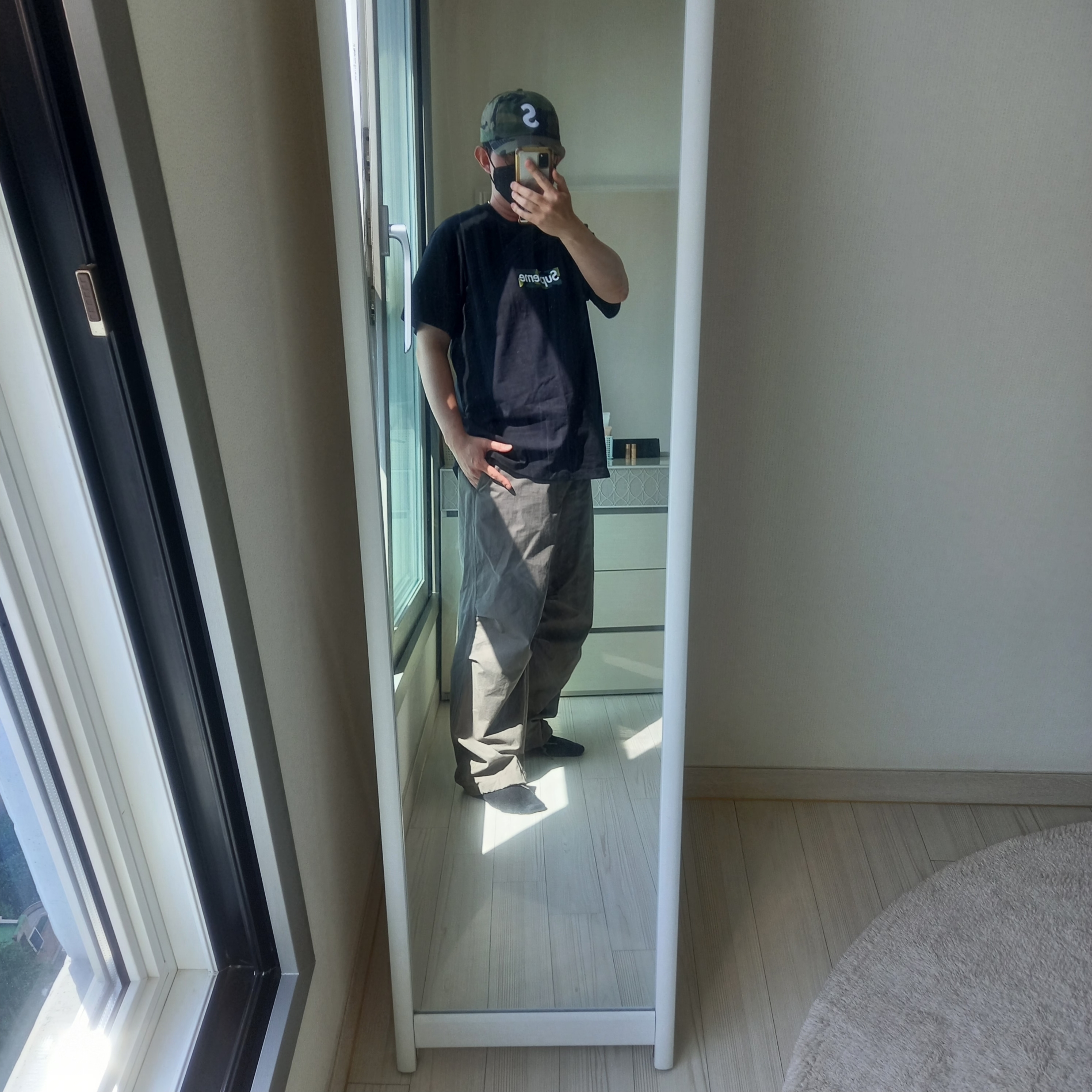 Supreme Seersucker S Logo 6-Panel Woodland Camo - 24SS, Supreme Box Logo T-Shirt Black - 23FW 착용 스타일 - 2