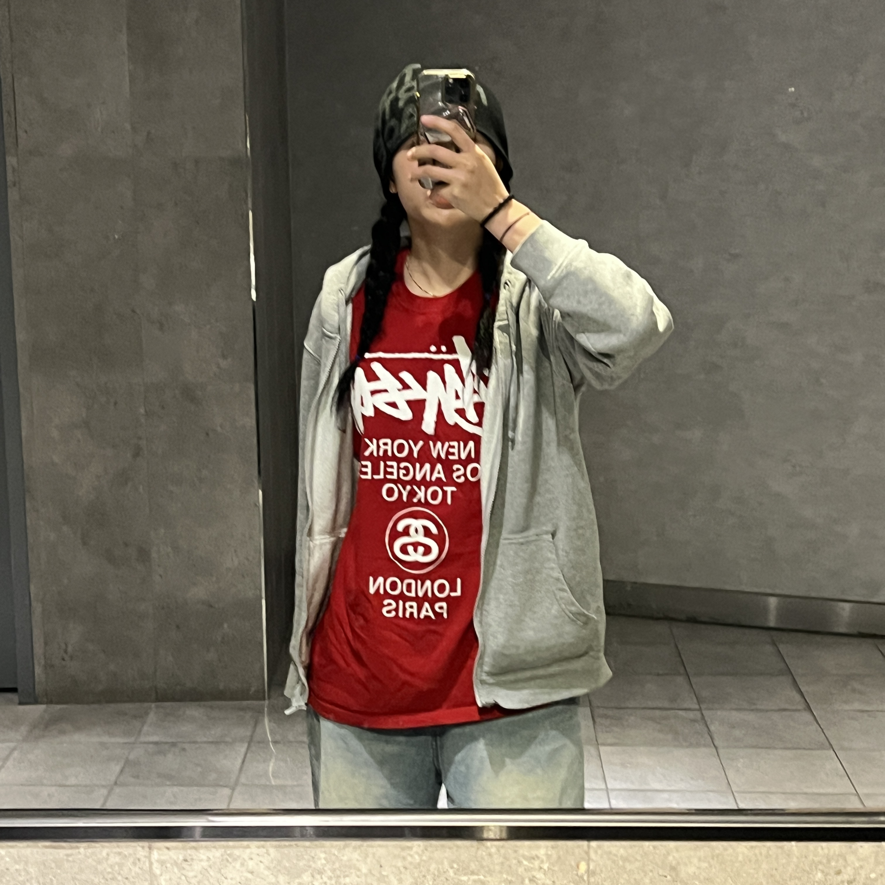 Stussy World Tour T-Shirt Dark Red 착용 스타일 - 4