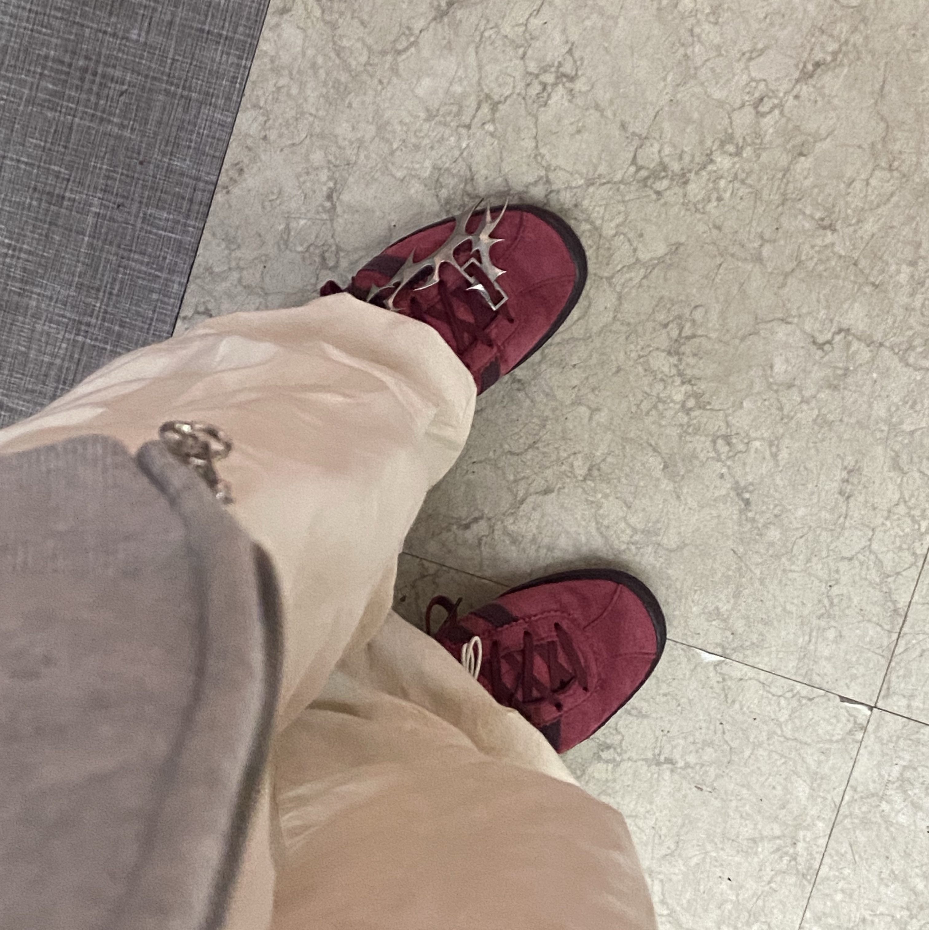 Adidas Tobacco Gruen Collegiate Burgundy, Test Artifact TASH Dubre 001 Steel 착용 스타일