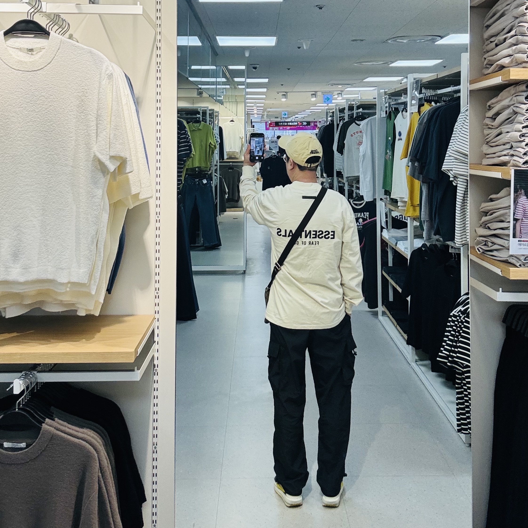 Essentials Long Sleeve T-Shirt Cream - 21SS, Nike x Sacai x Undercover LDWaffle Black Bright Citron 착용 스타일 - 2