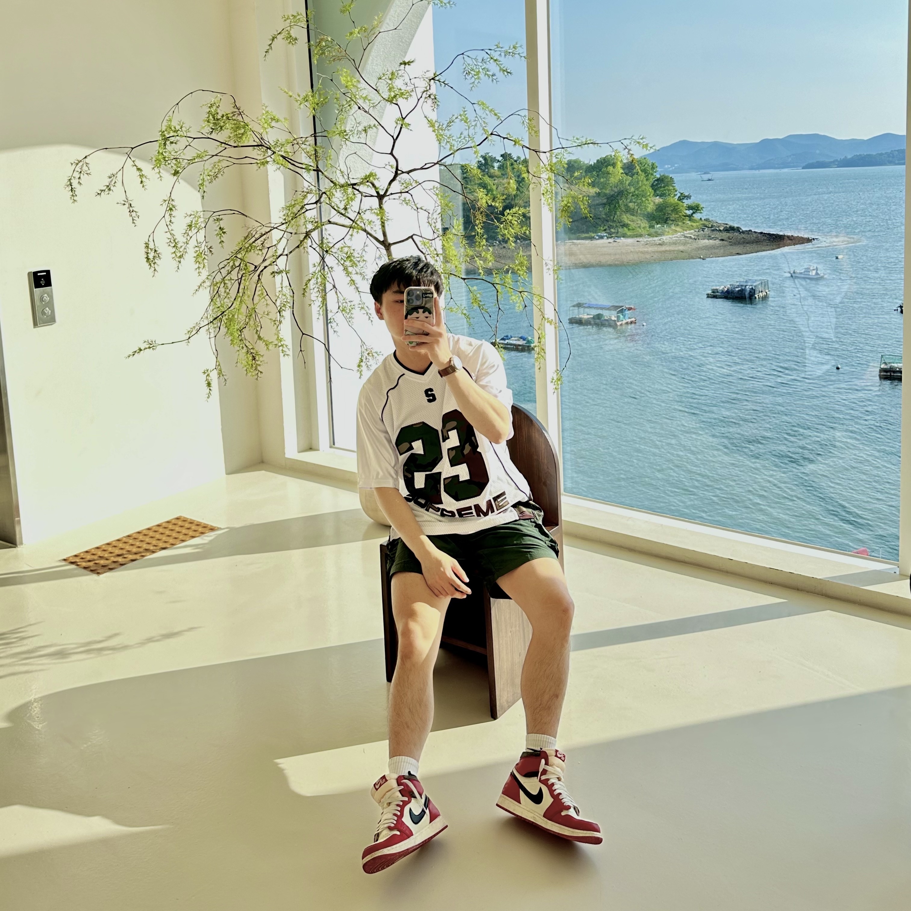 Supreme Perfect Season Football Jersey White - 23SS, Jordan 1 Retro High OG Chicago 2022 착용 스타일 - 1