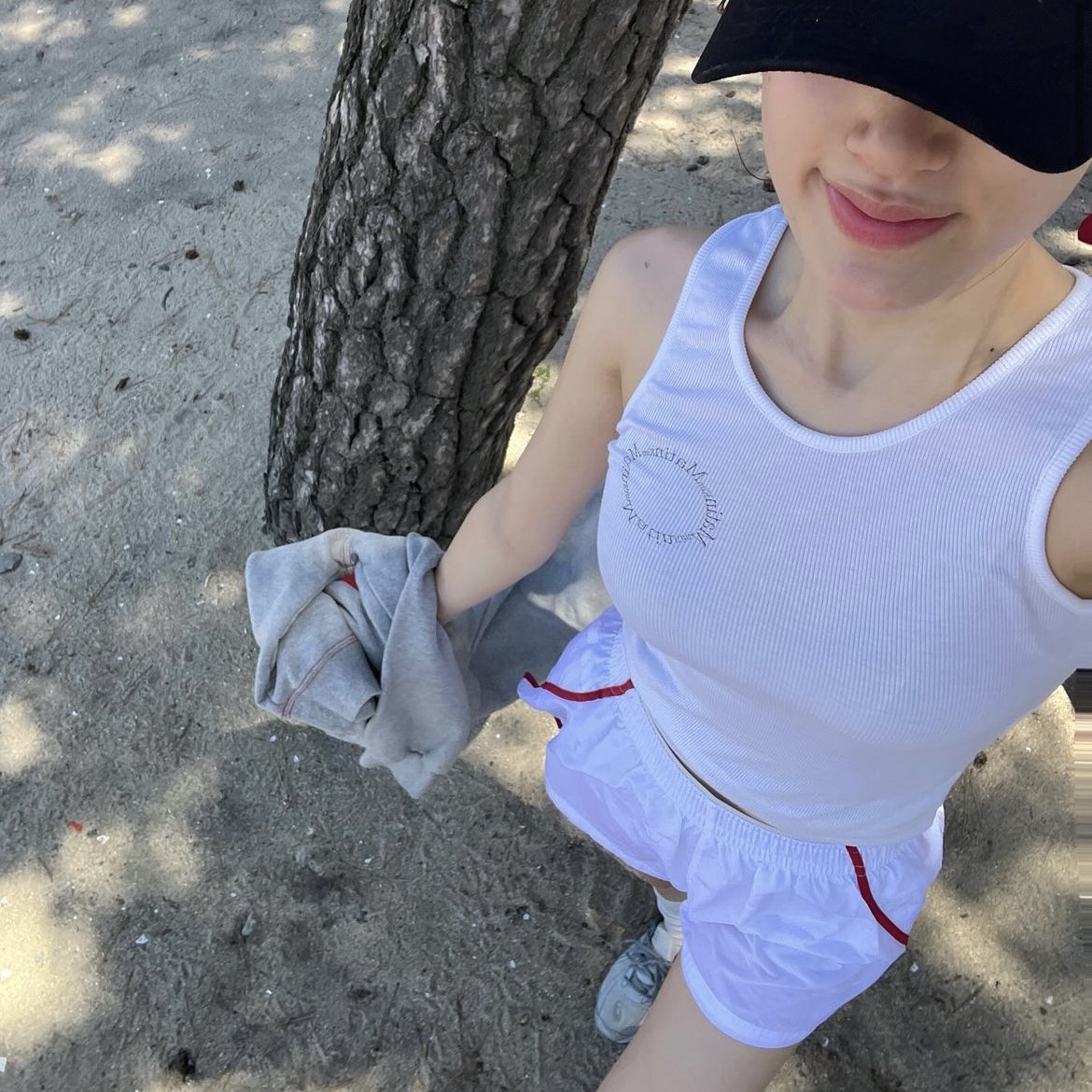 Menasoo Running Track Nylon Shorts White, Menasoo Running Track Nylon Shorts Red 착용 스타일